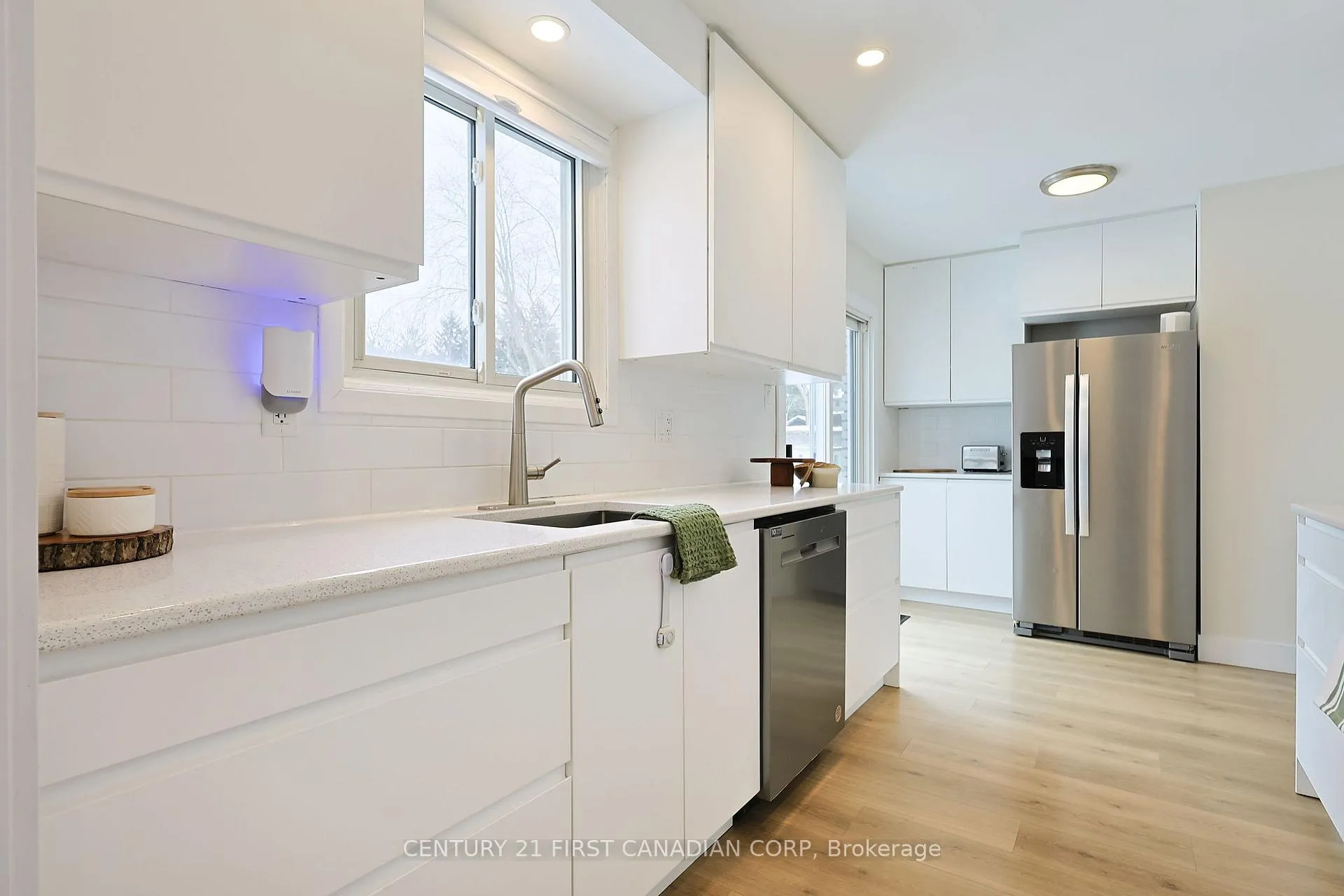 Photo 10 of 696 Griffith Street, London, South K — HOMEH