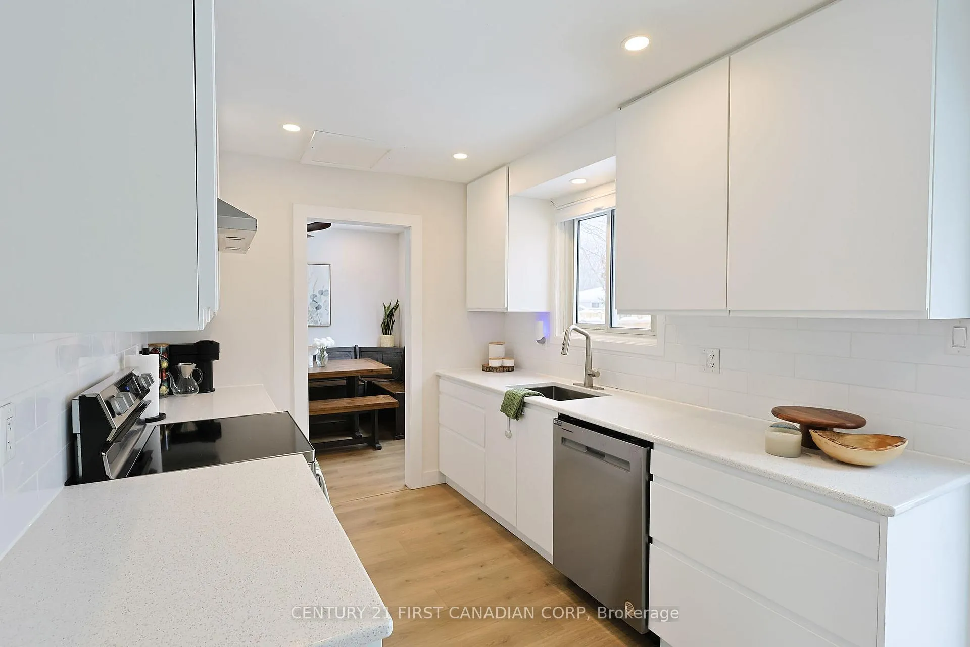 Photo 11 of 696 Griffith Street, London, South K — HOMEH
