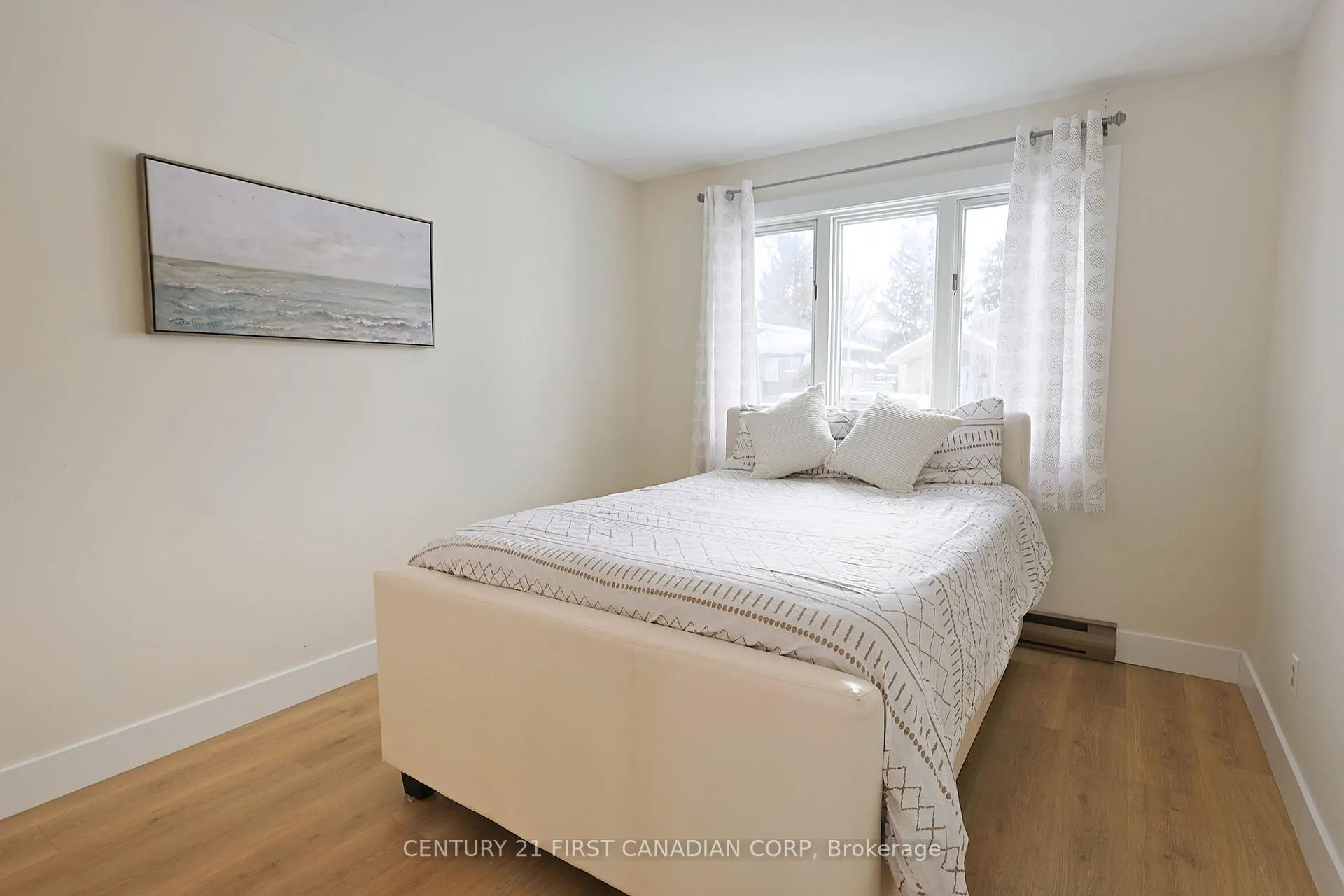Photo 14 of 696 Griffith Street, London, South K — HOMEH