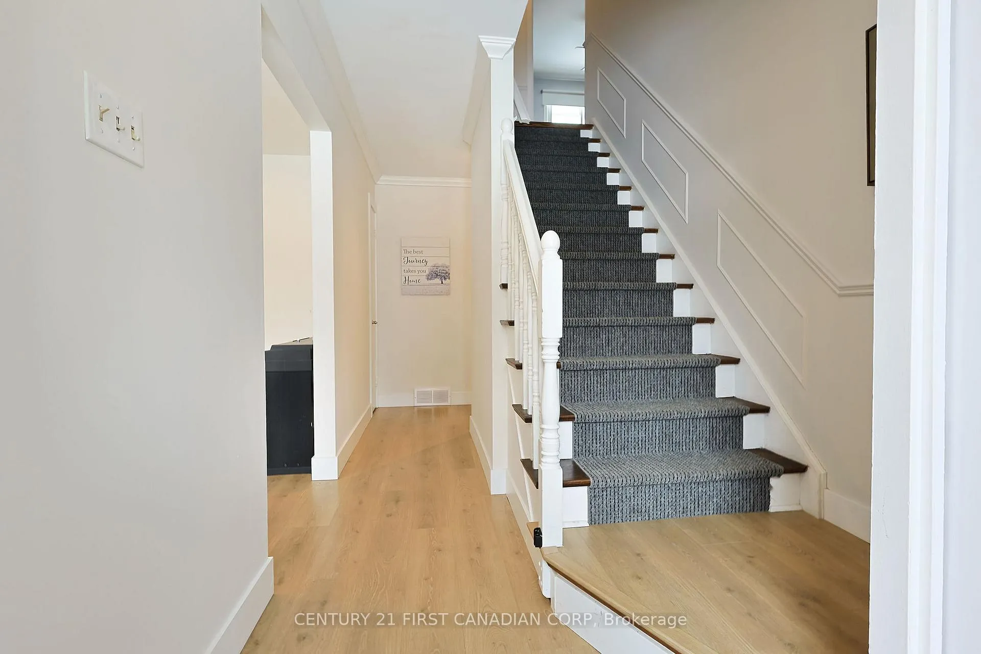 Photo 18 of 696 Griffith Street, London, South K — HOMEH