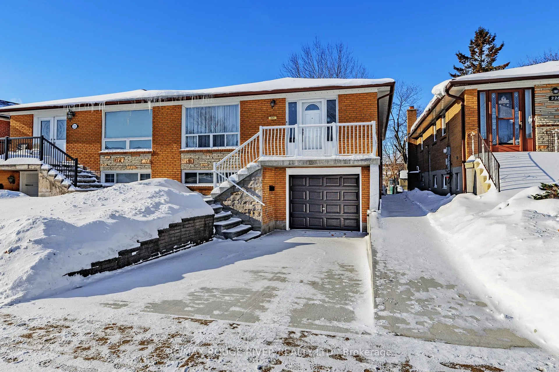 Front of 224 Fairglen Avenue