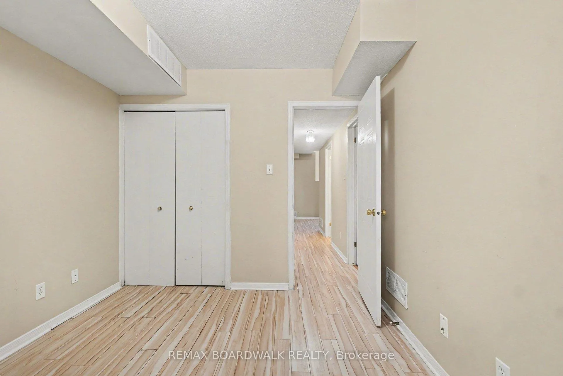 Photo 20 of 6 Briston Private, Ottawa, Hunt Club Park — HOMEH