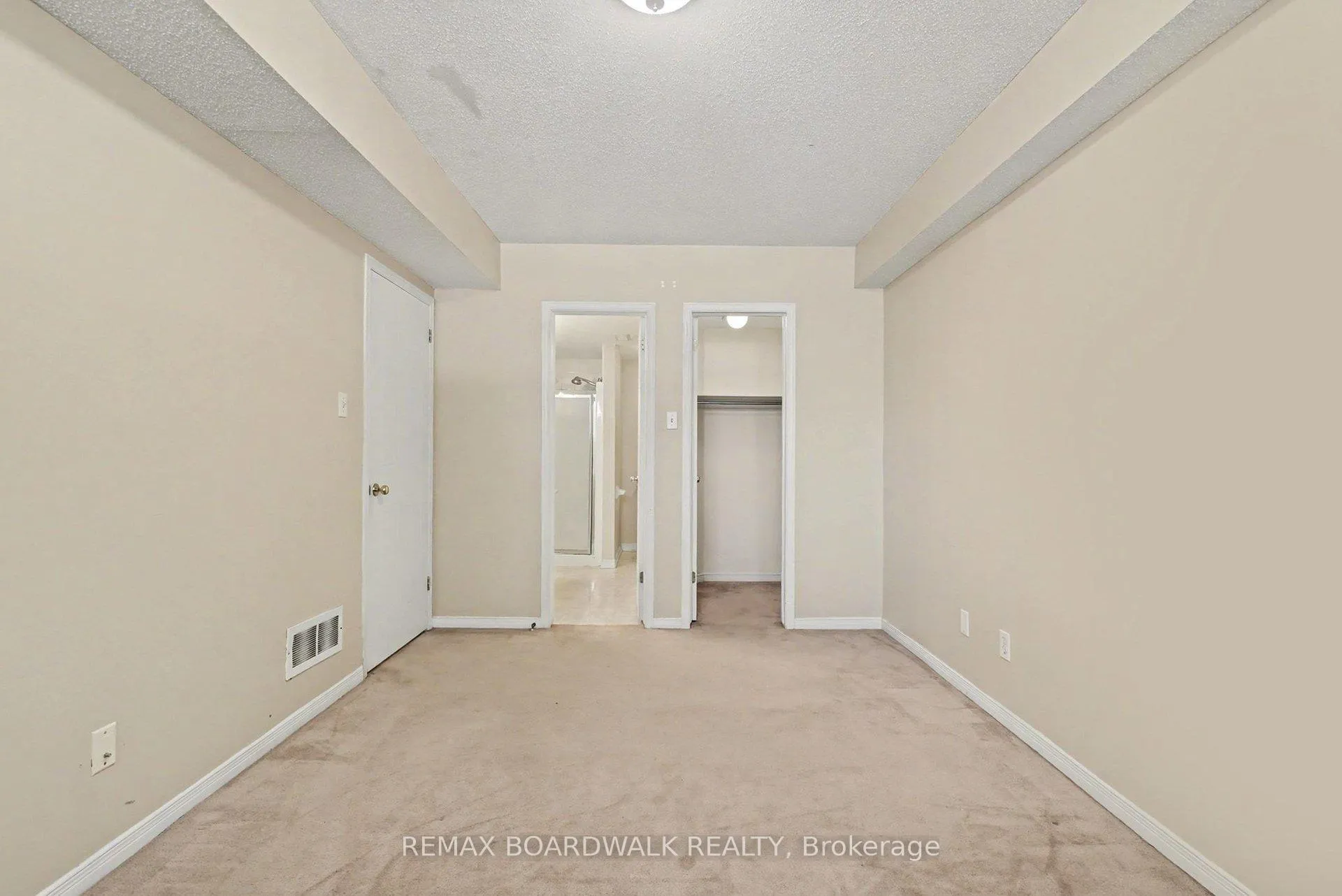 Photo 23 of 6 Briston Private, Ottawa, Hunt Club Park — HOMEH