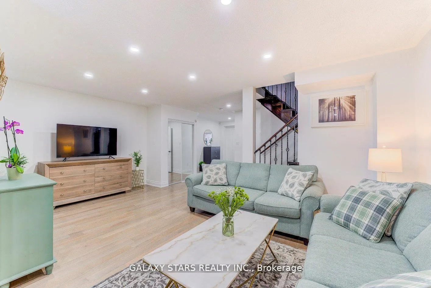 Photo 4 of 45 Booth Crescent, Ajax, Central — HOMEH