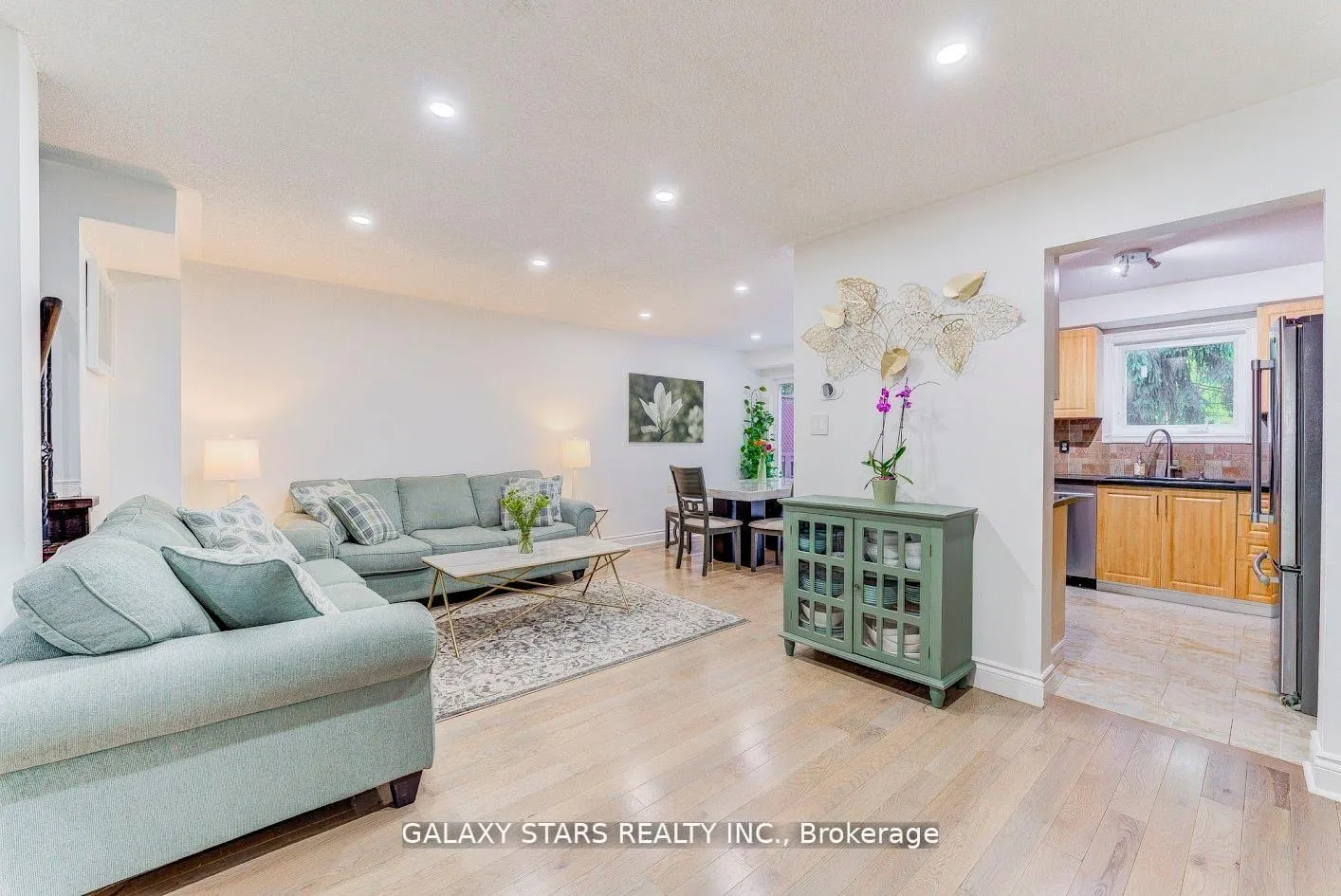 Photo 5 of 45 Booth Crescent, Ajax, Central — HOMEH
