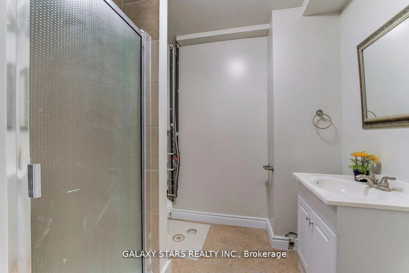 Photo 16 of 45 Booth Crescent, Ajax, Central — HOMEH