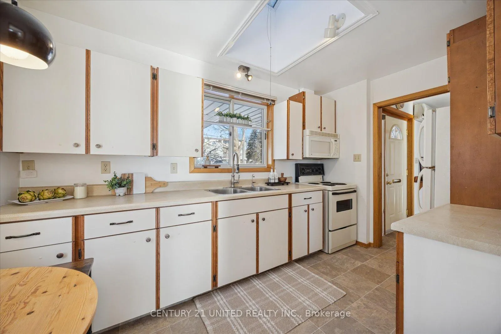 Photo 22 of 411 Highland Road, Peterborough, Northcrest Ward 5 — HOMEH