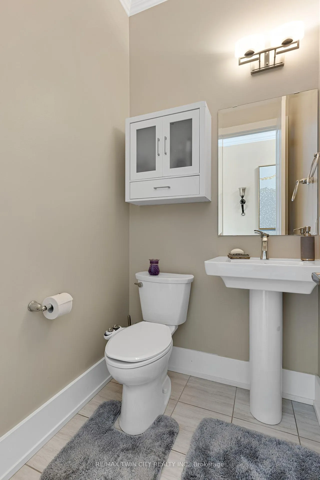 Photo 3 of 900 Pondcliffe Drive, Kitchener — HOMEH