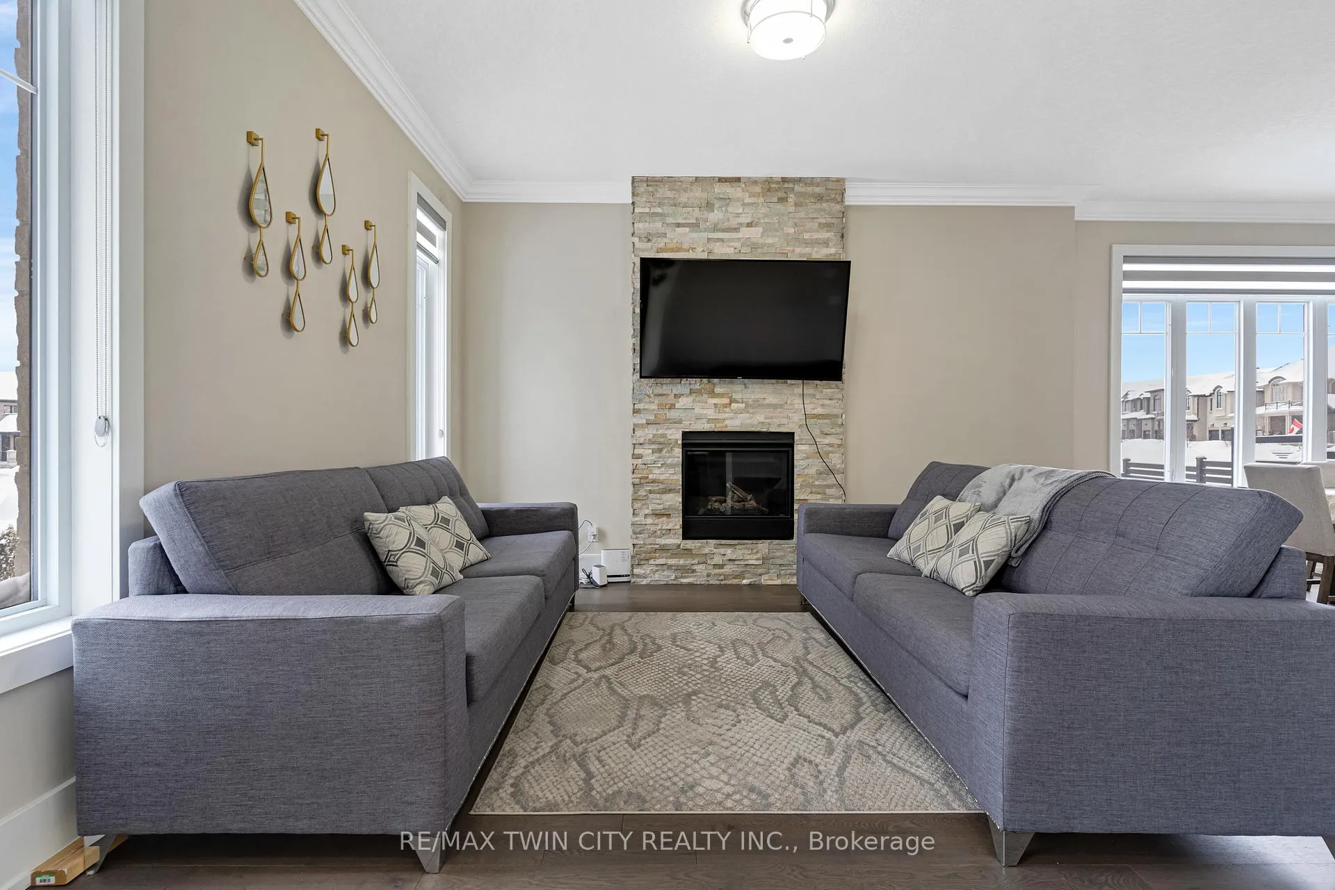 Photo 9 of 900 Pondcliffe Drive, Kitchener — HOMEH