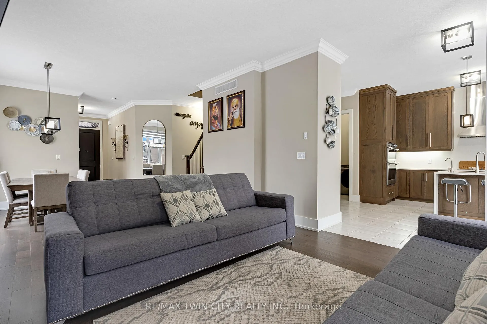Photo 10 of 900 Pondcliffe Drive, Kitchener — HOMEH