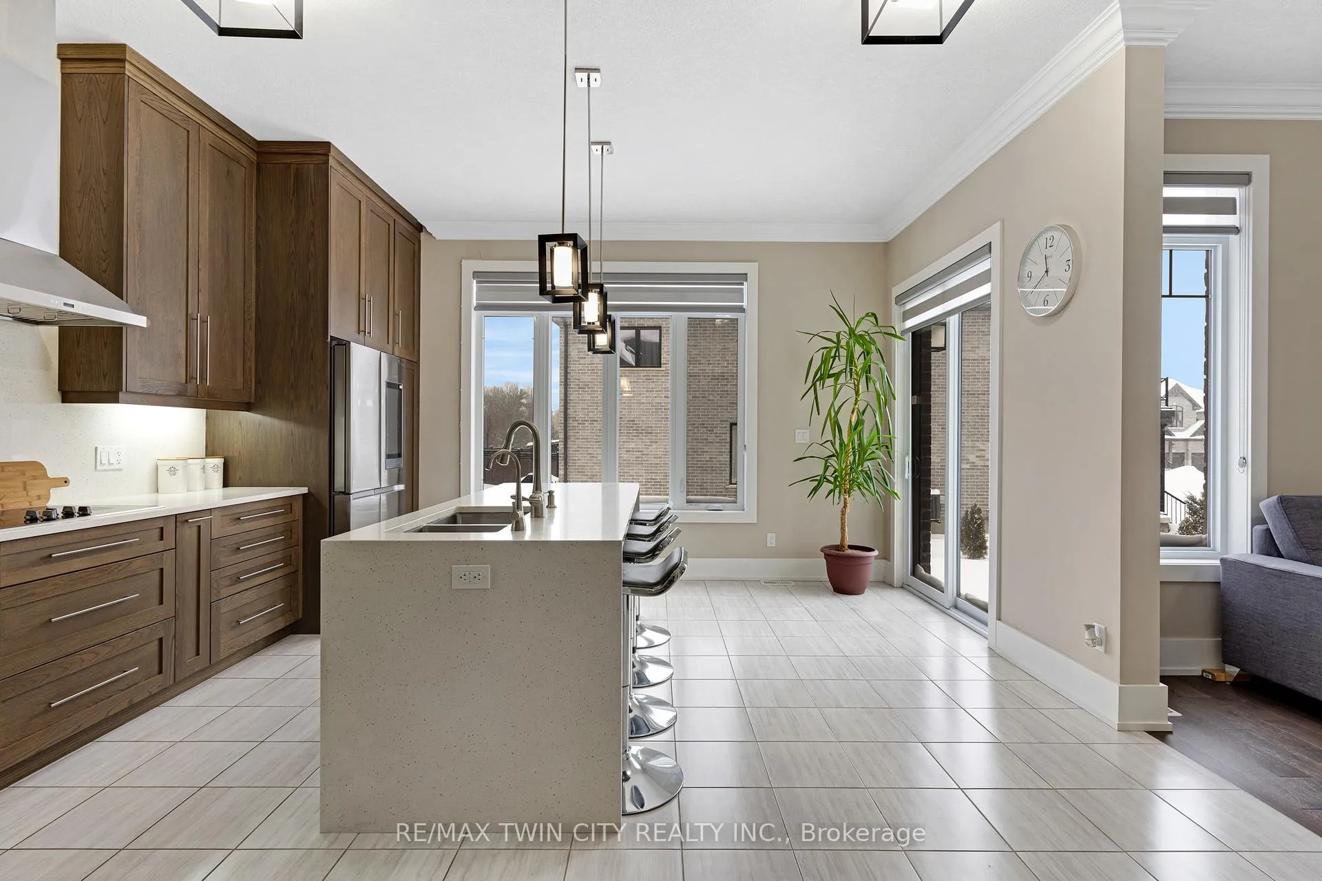 Photo 11 of 900 Pondcliffe Drive, Kitchener — HOMEH