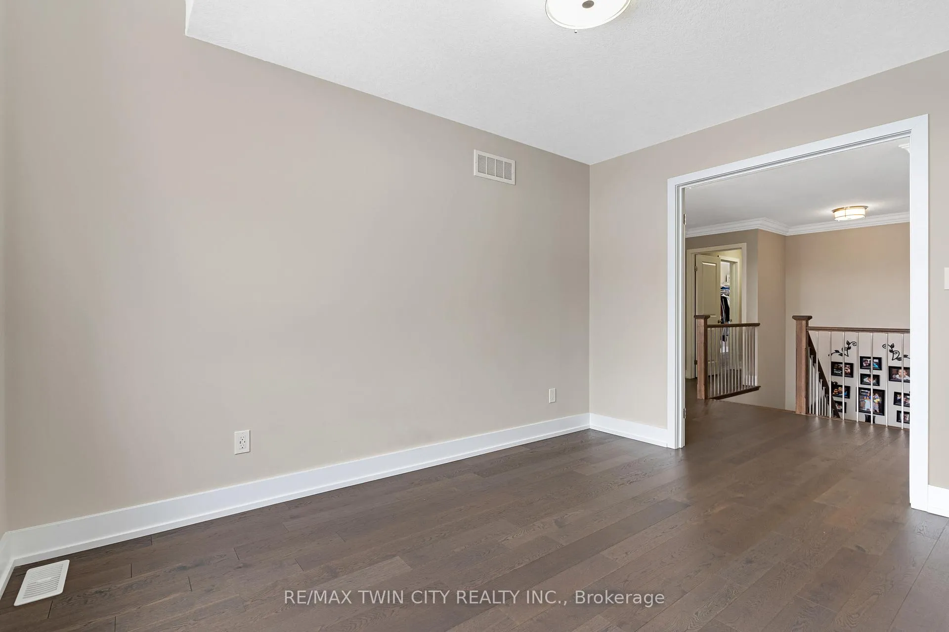 Photo 24 of 900 Pondcliffe Drive, Kitchener — HOMEH