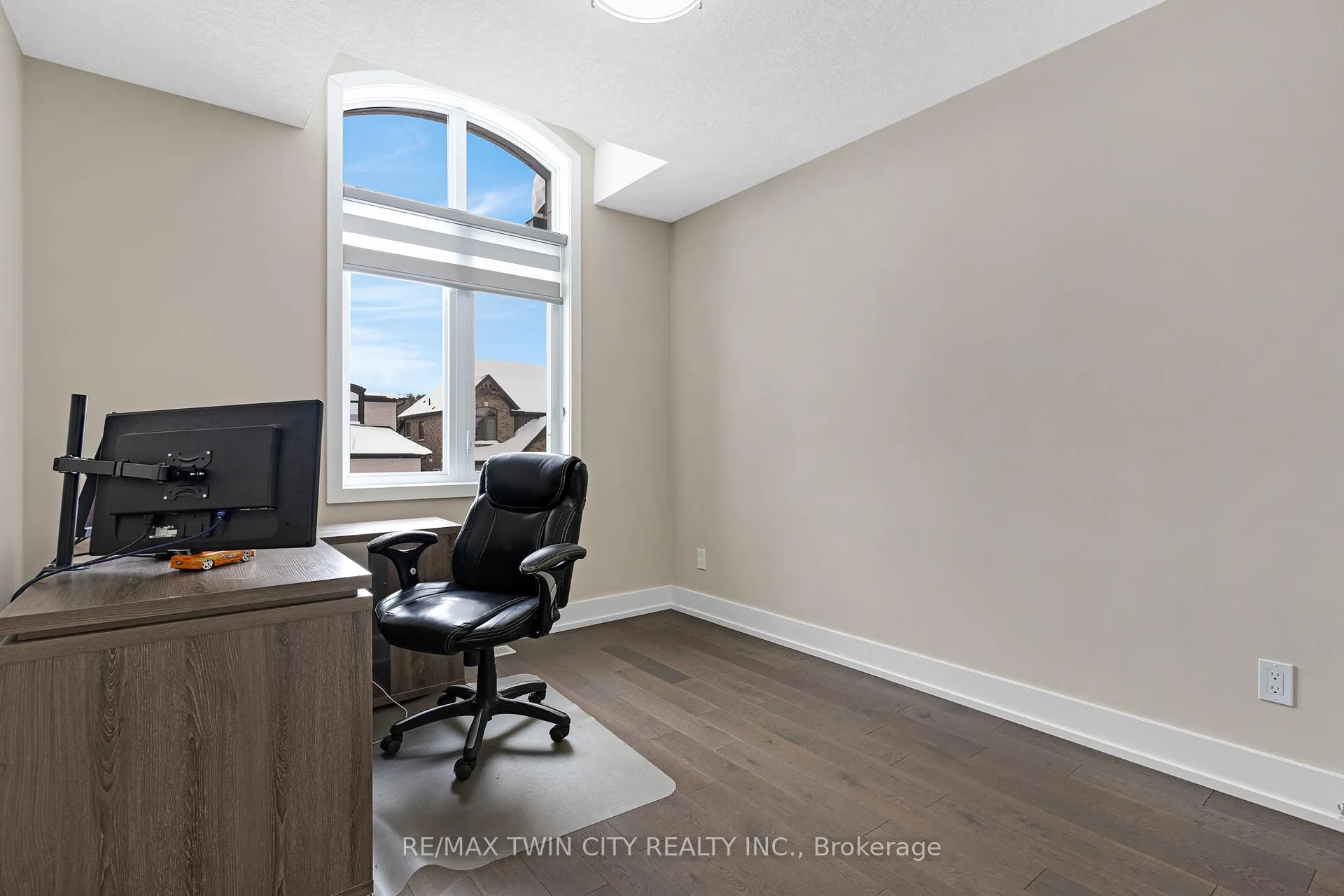Photo 26 of 900 Pondcliffe Drive, Kitchener — HOMEH