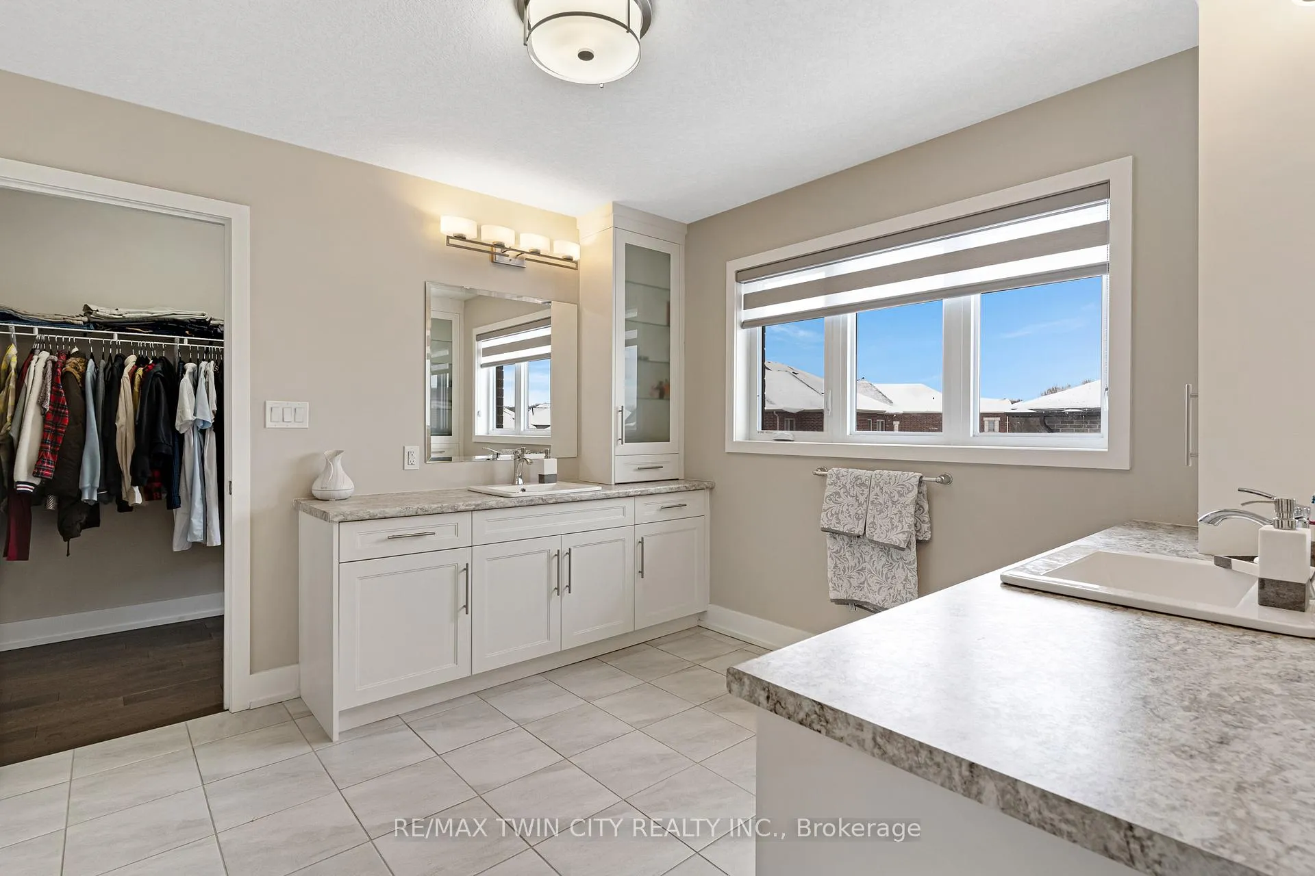 Photo 33 of 900 Pondcliffe Drive, Kitchener — HOMEH