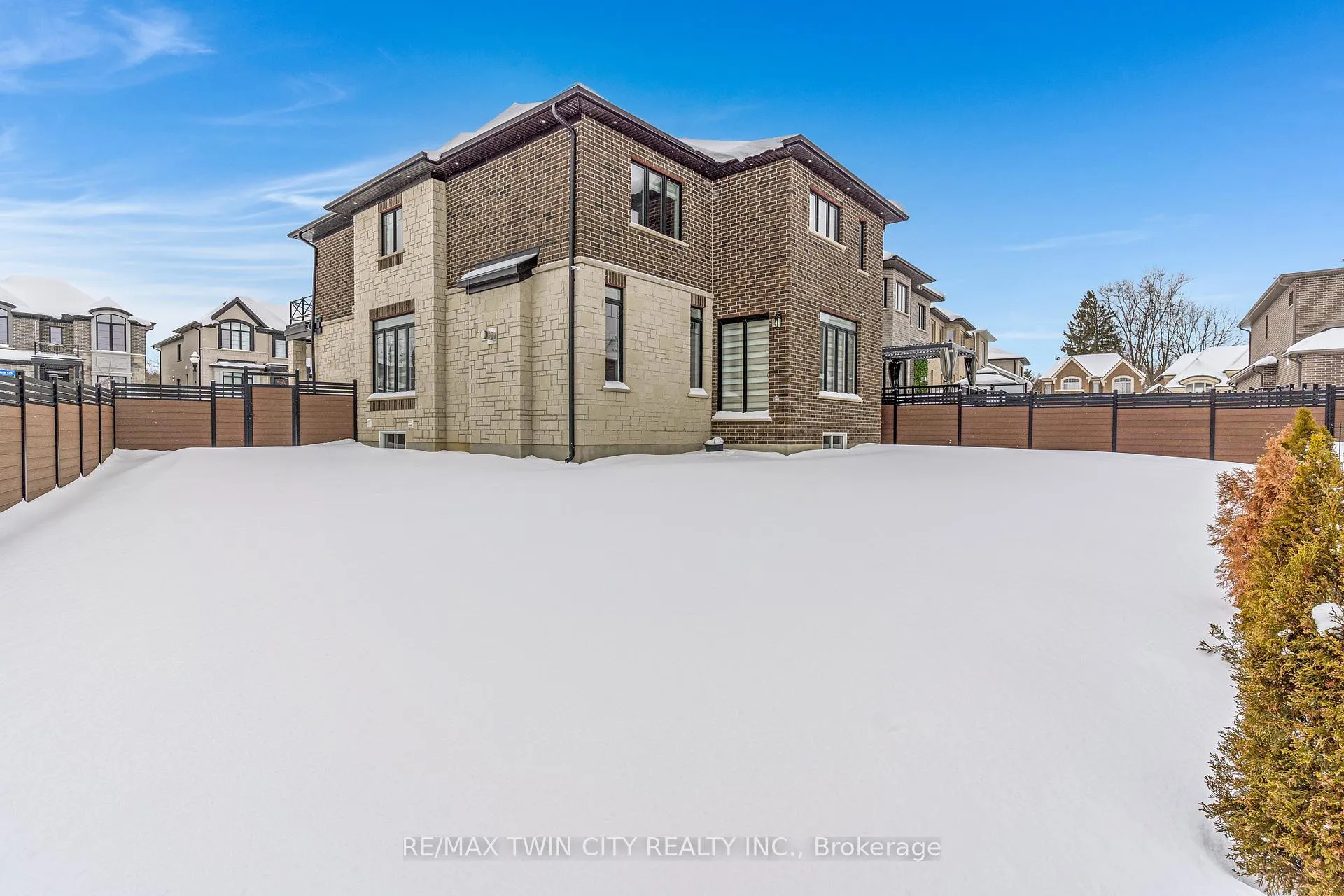 Photo 45 of 900 Pondcliffe Drive, Kitchener — HOMEH