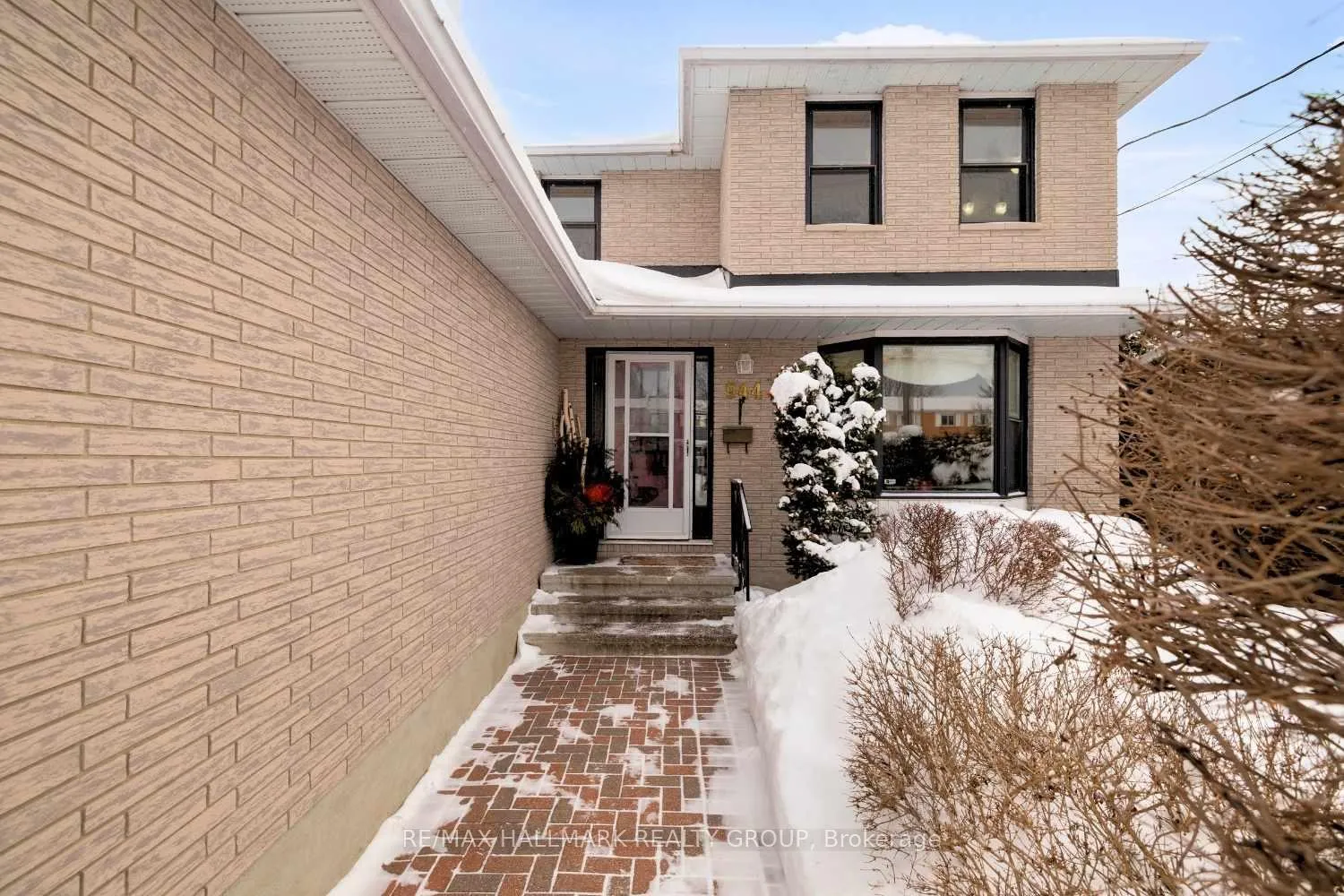 Photo 2 of 944 Greenbriar Avenue, Ottawa, Carleton Heights — HOMEH