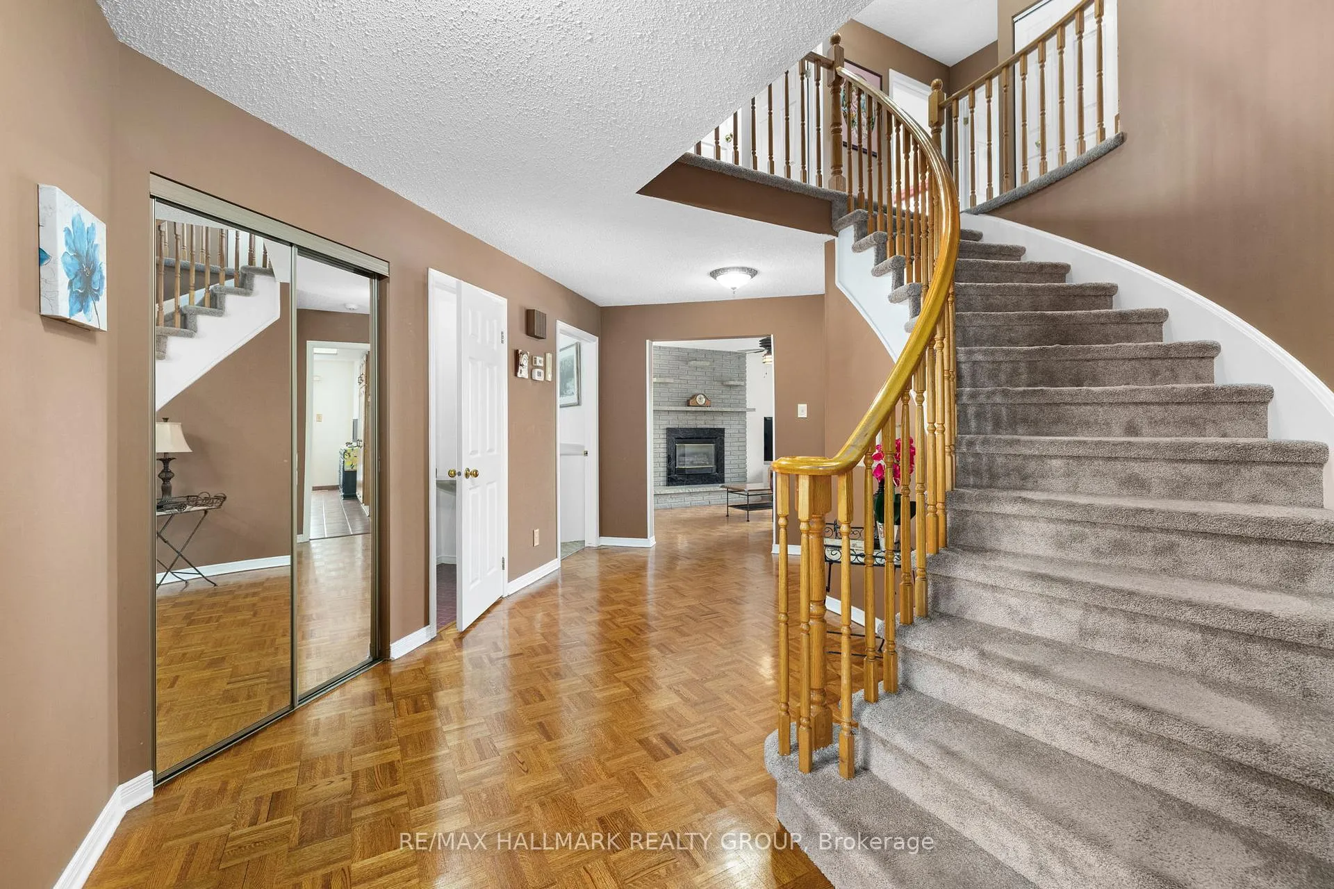 Photo 4 of 944 Greenbriar Avenue, Ottawa, Carleton Heights — HOMEH