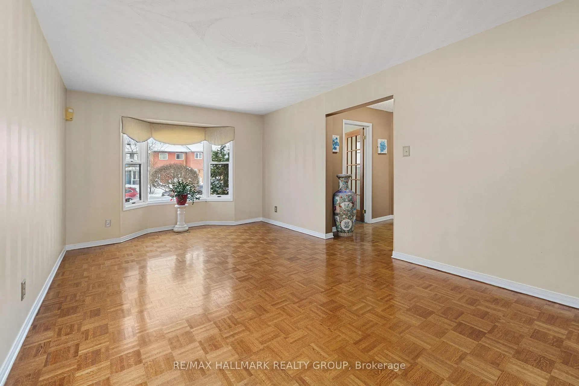 Photo 6 of 944 Greenbriar Avenue, Ottawa, Carleton Heights — HOMEH