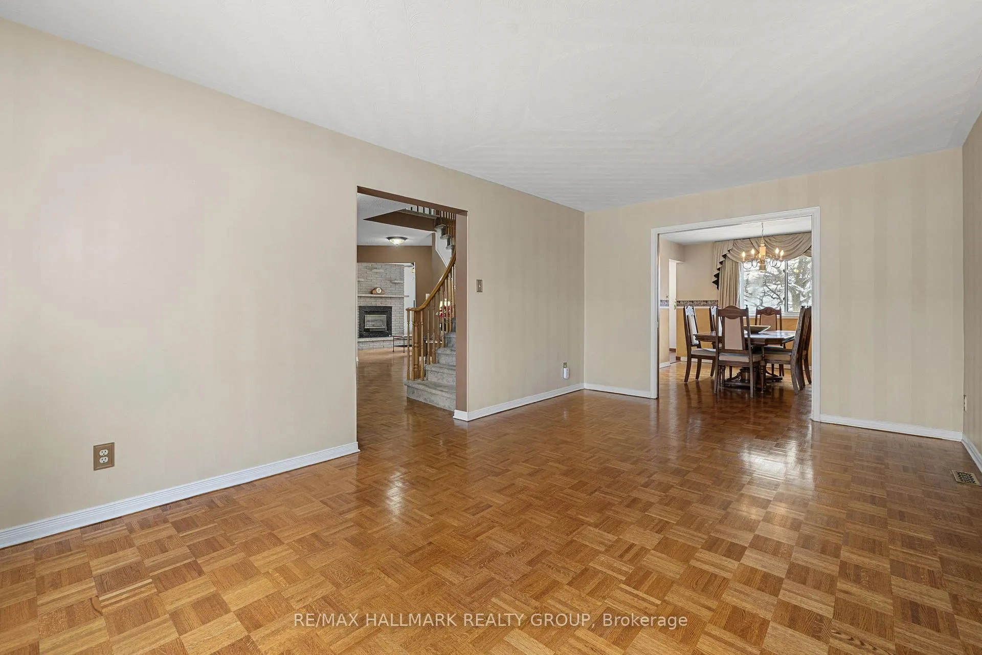 Photo 7 of 944 Greenbriar Avenue, Ottawa, Carleton Heights — HOMEH
