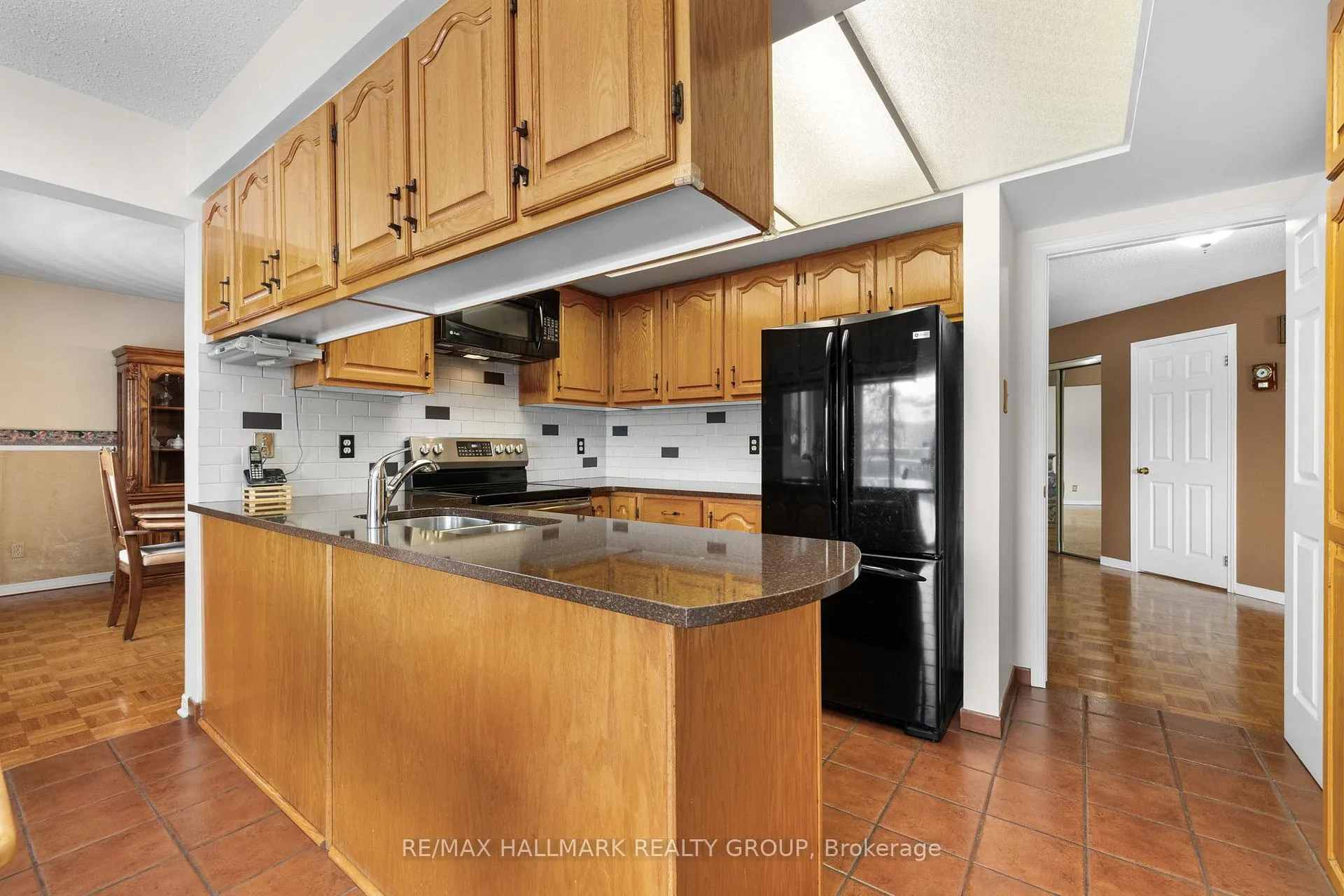 Photo 9 of 944 Greenbriar Avenue, Ottawa, Carleton Heights — HOMEH