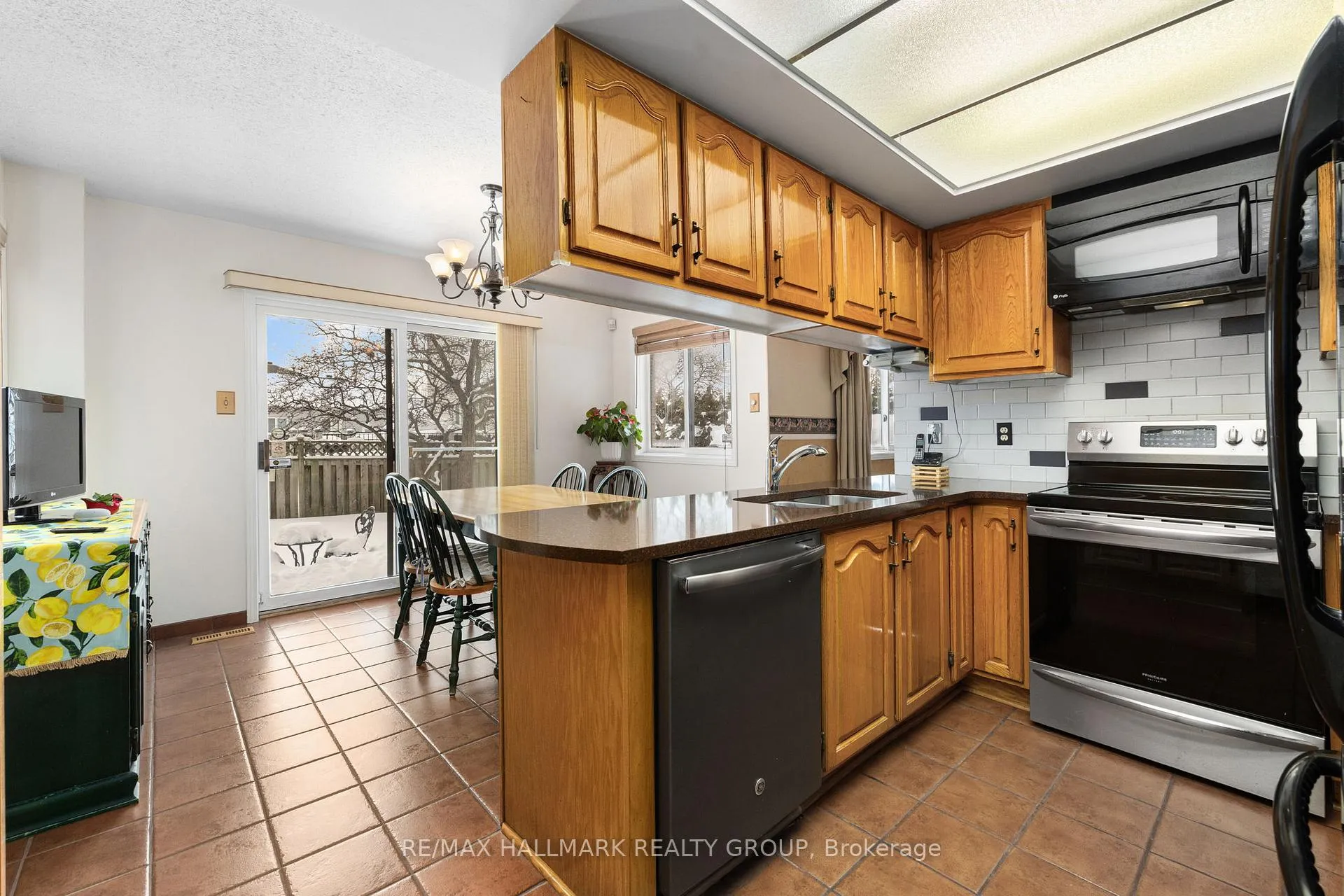 Photo 10 of 944 Greenbriar Avenue, Ottawa, Carleton Heights — HOMEH