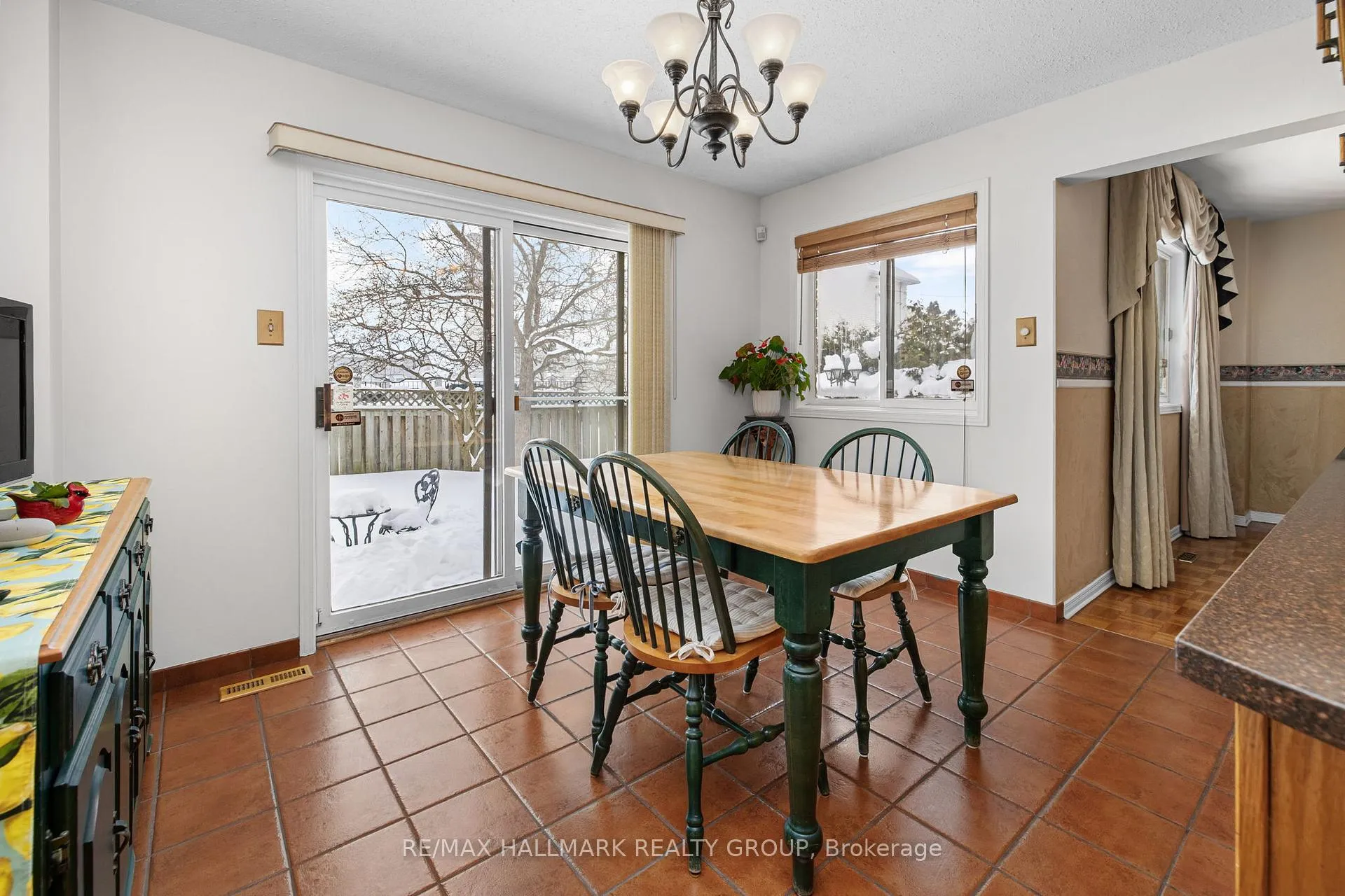 Photo 11 of 944 Greenbriar Avenue, Ottawa, Carleton Heights — HOMEH