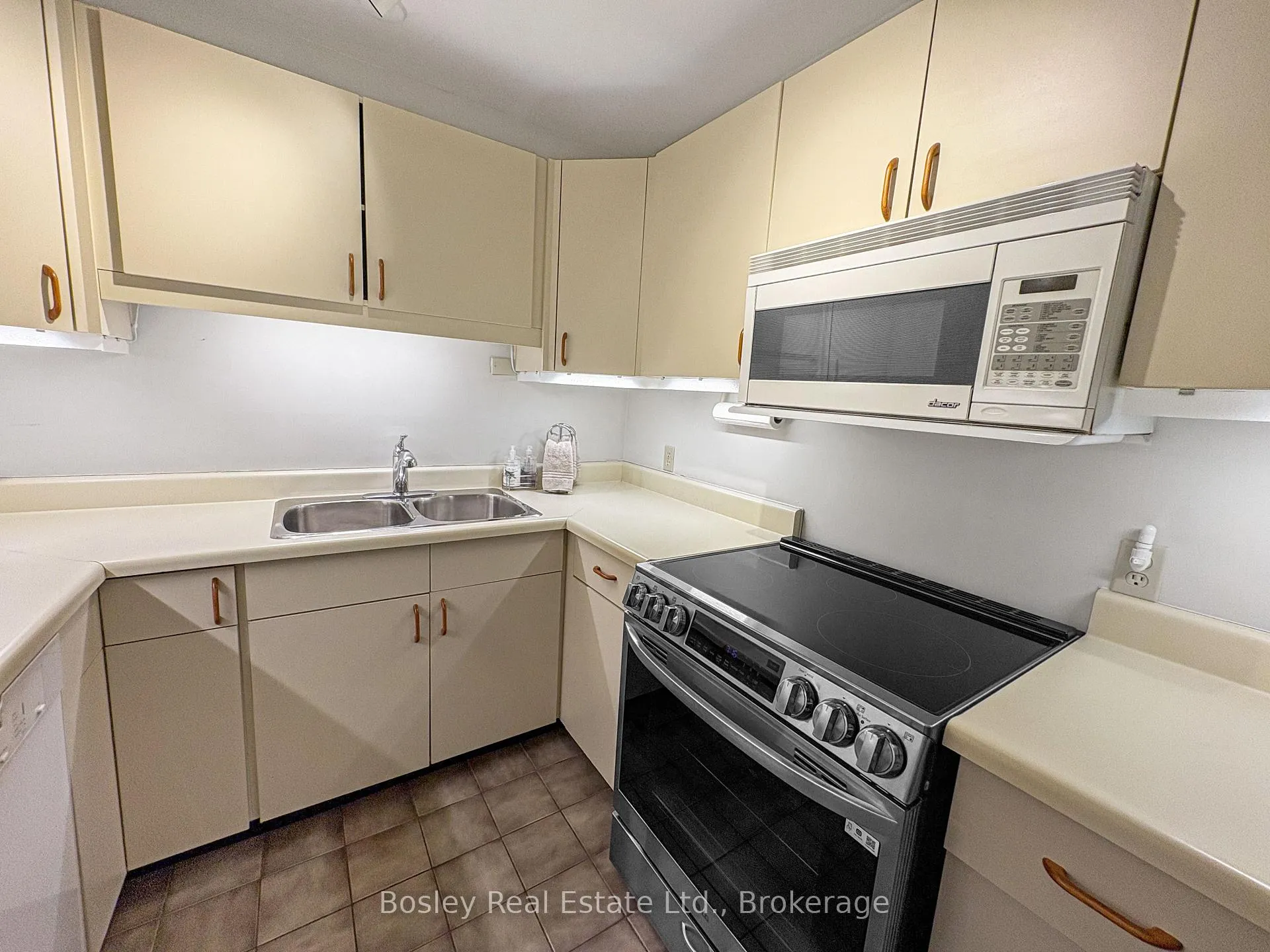 Photo 10 of 22 Trafalgar Road, Collingwood — HOMEH