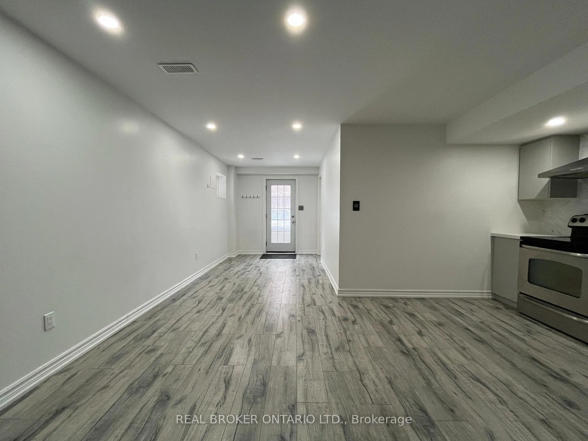 Photo 4 of Unit BSMT, 7 Robert Green Crescent, Vaughan, Patterson — HOMEH