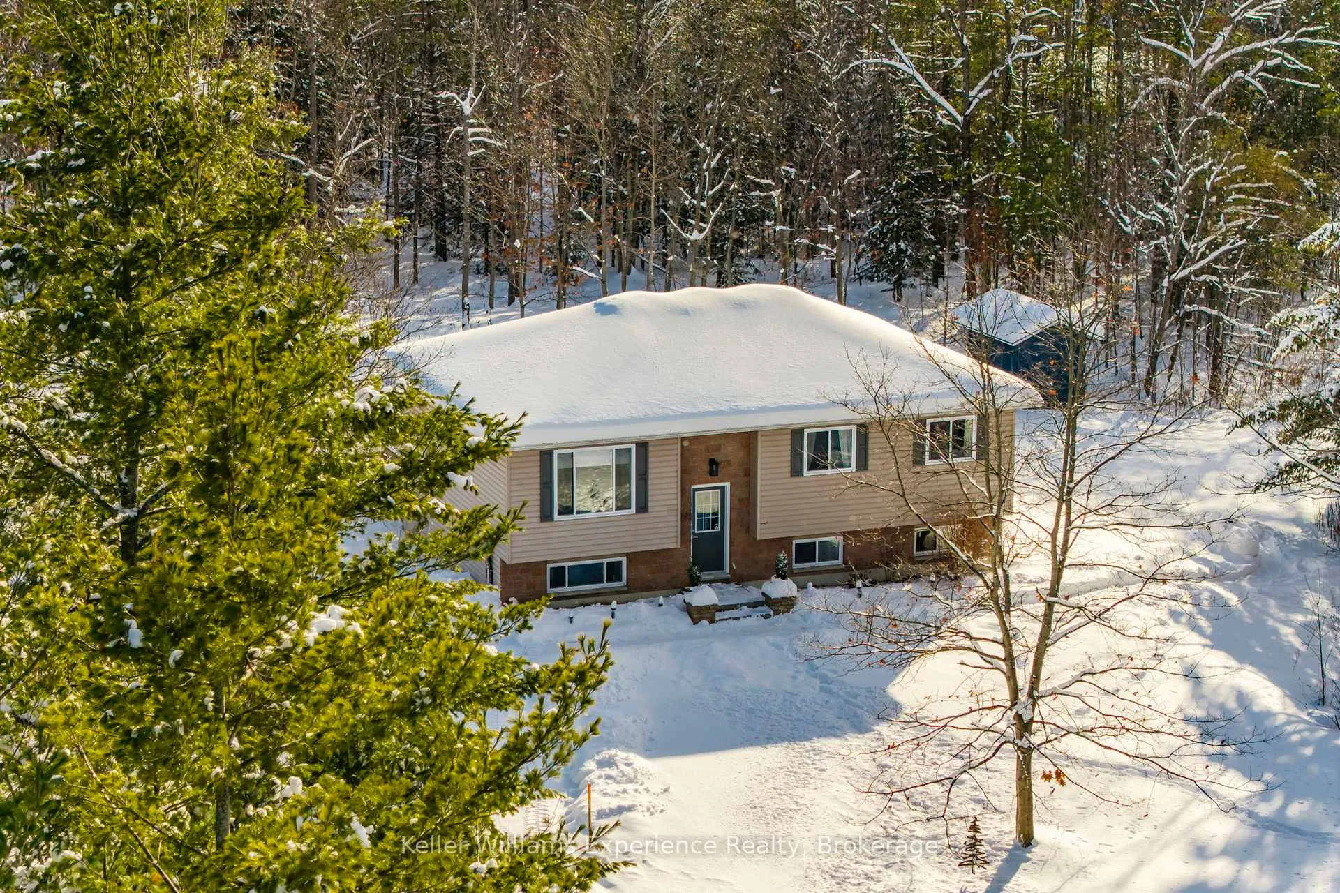 Photo 3 of 2891 Brady Drive, Severn, Washago — HOMEH
