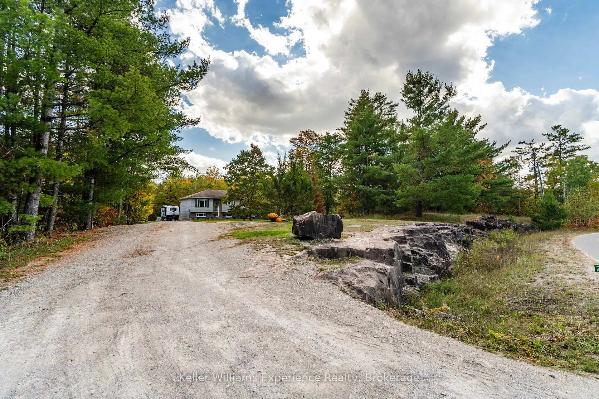 Photo 31 of 2891 Brady Drive, Severn, Washago — HOMEH