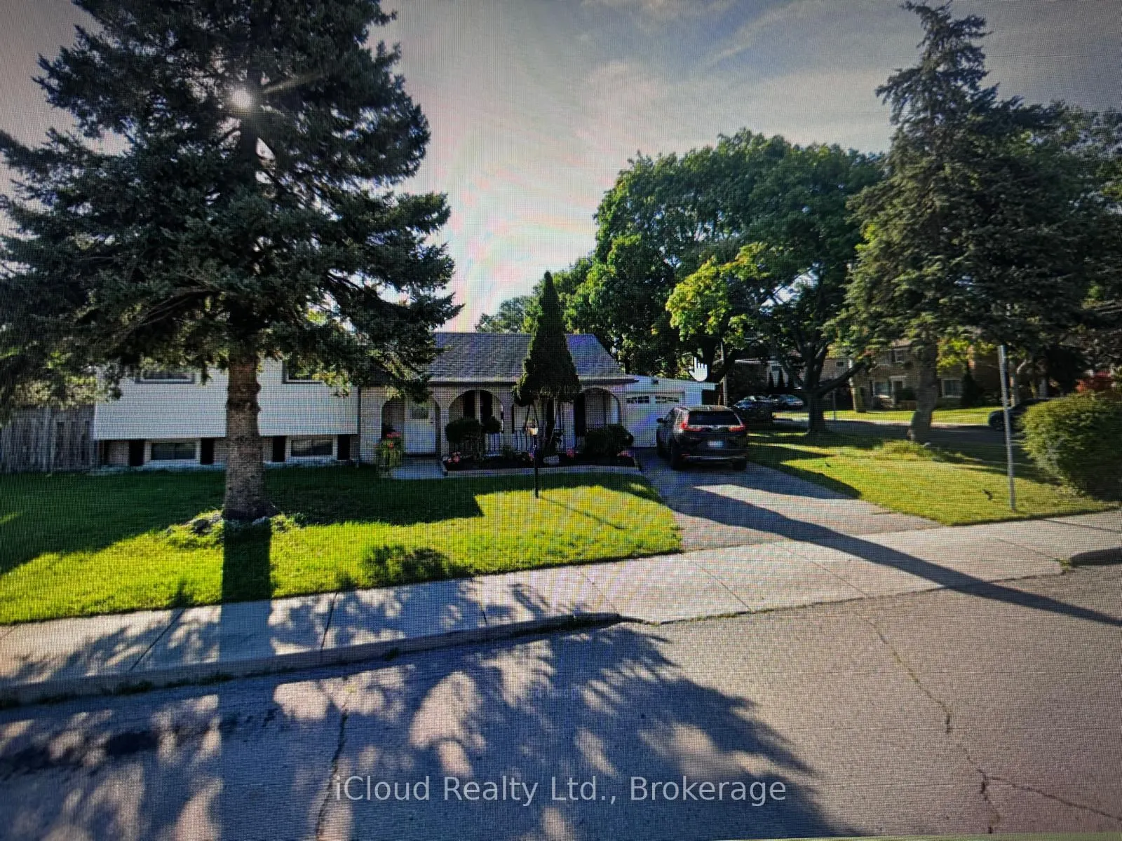 Photo 1 of 131 Victor Boulevard, Hamilton, Greeningdon — HOMEH