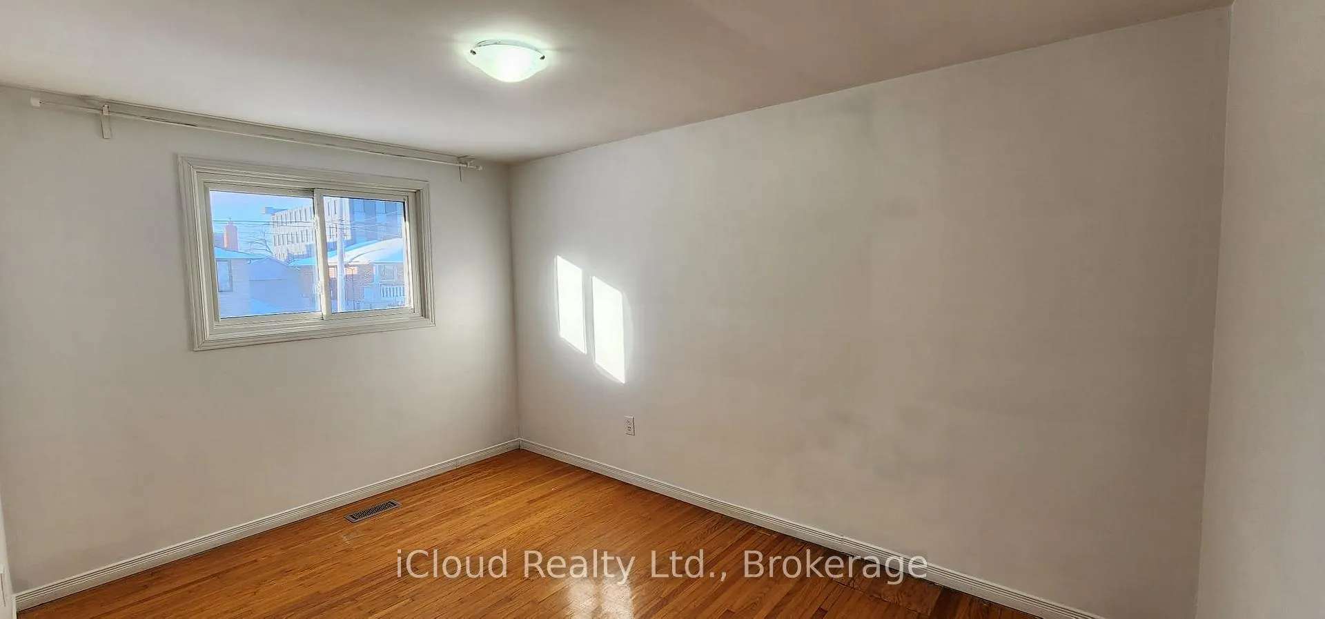 Photo 7 of 131 Victor Boulevard, Hamilton, Greeningdon — HOMEH