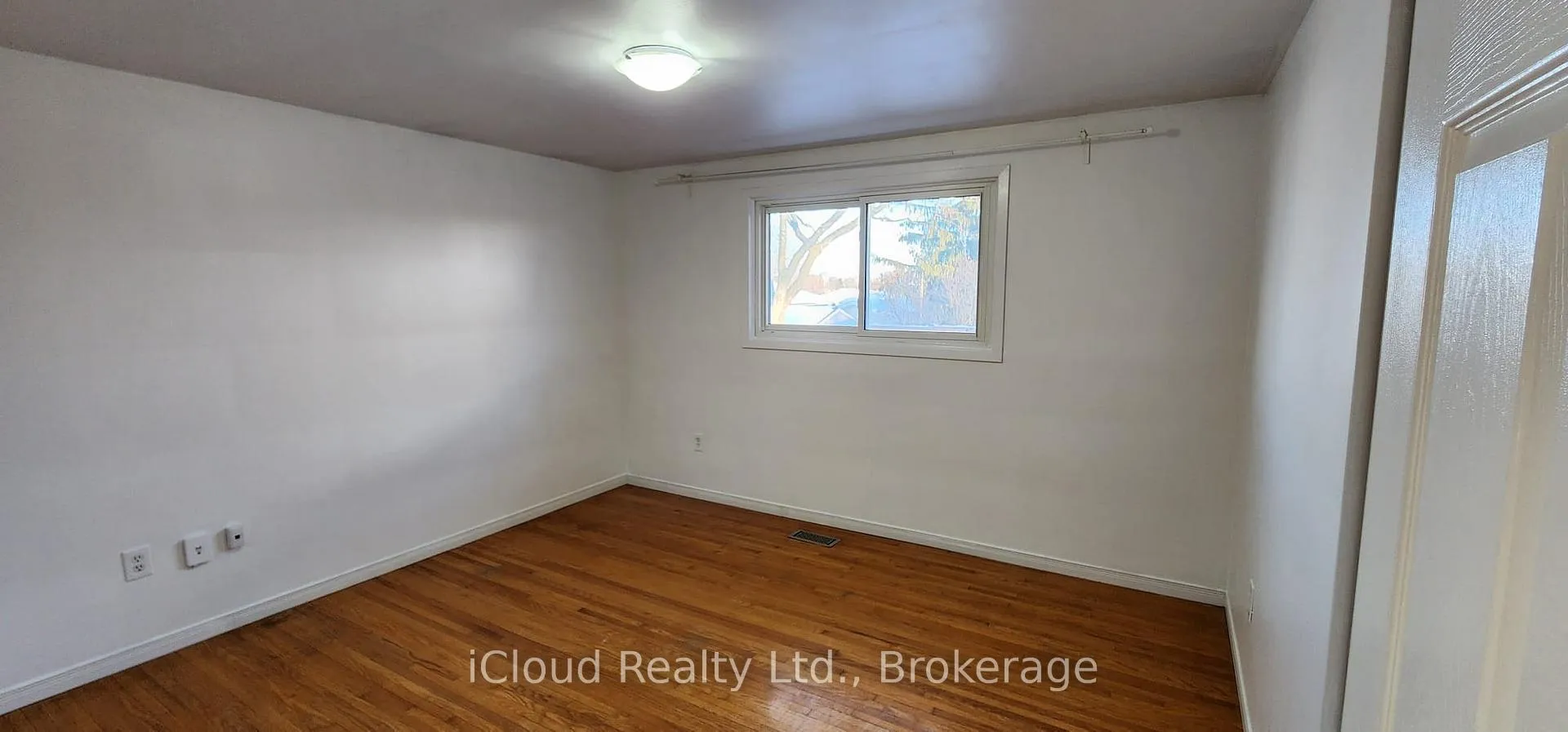 Photo 9 of 131 Victor Boulevard, Hamilton, Greeningdon — HOMEH