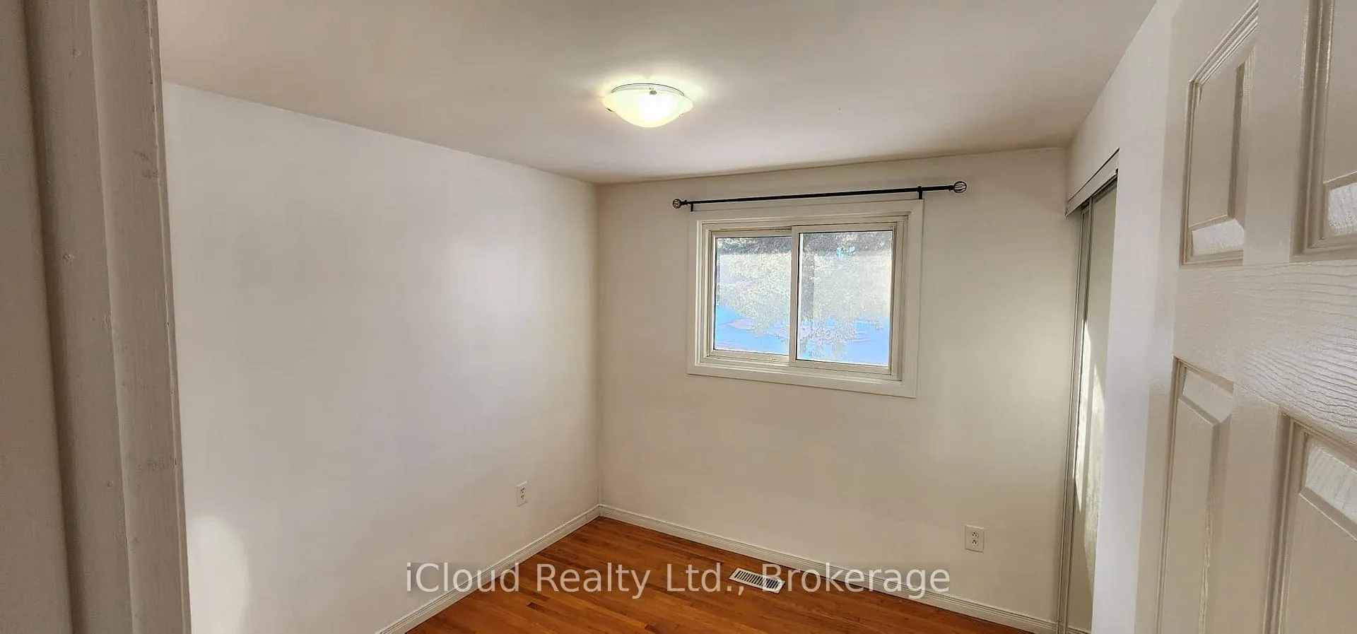Photo 11 of 131 Victor Boulevard, Hamilton, Greeningdon — HOMEH