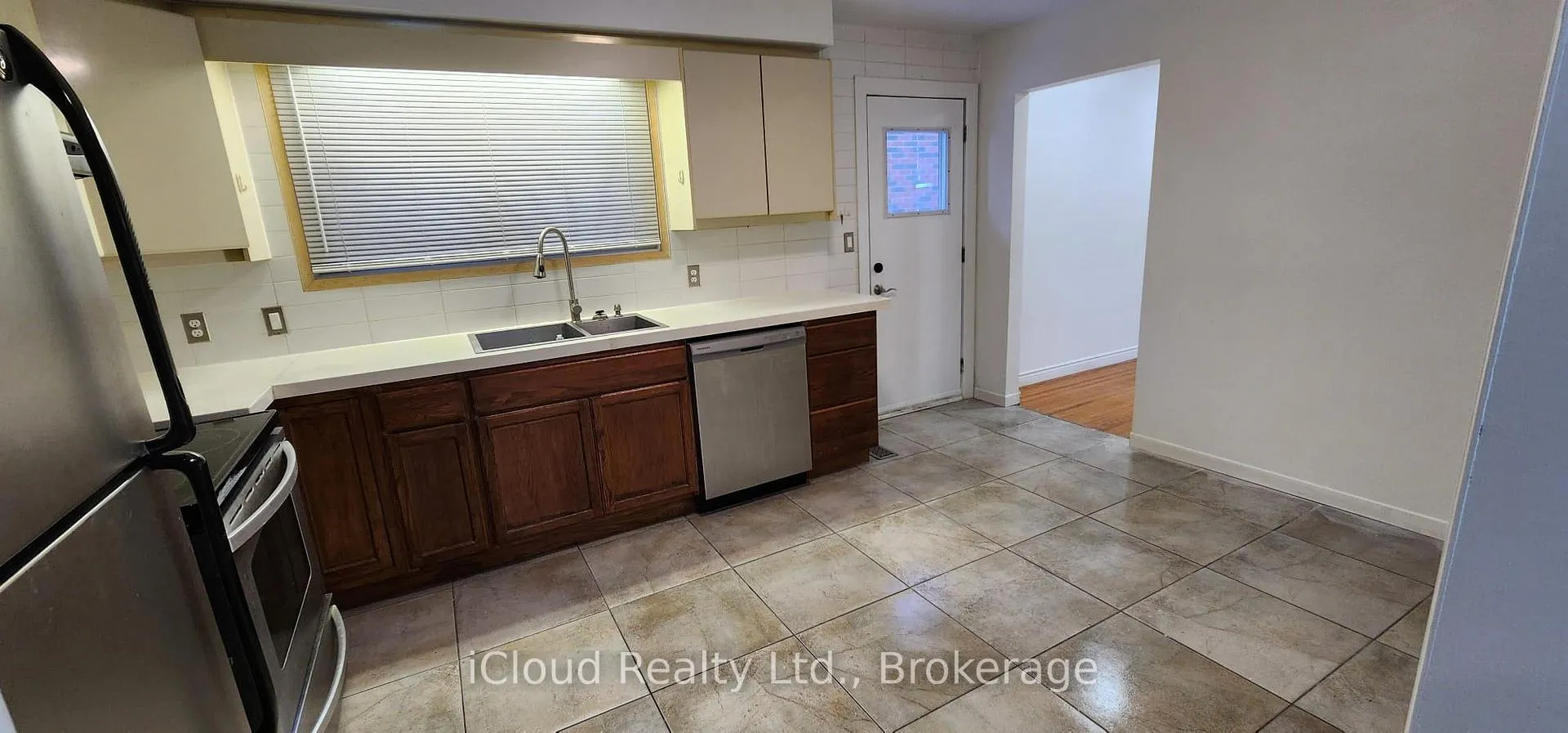 Photo 16 of 131 Victor Boulevard, Hamilton, Greeningdon — HOMEH