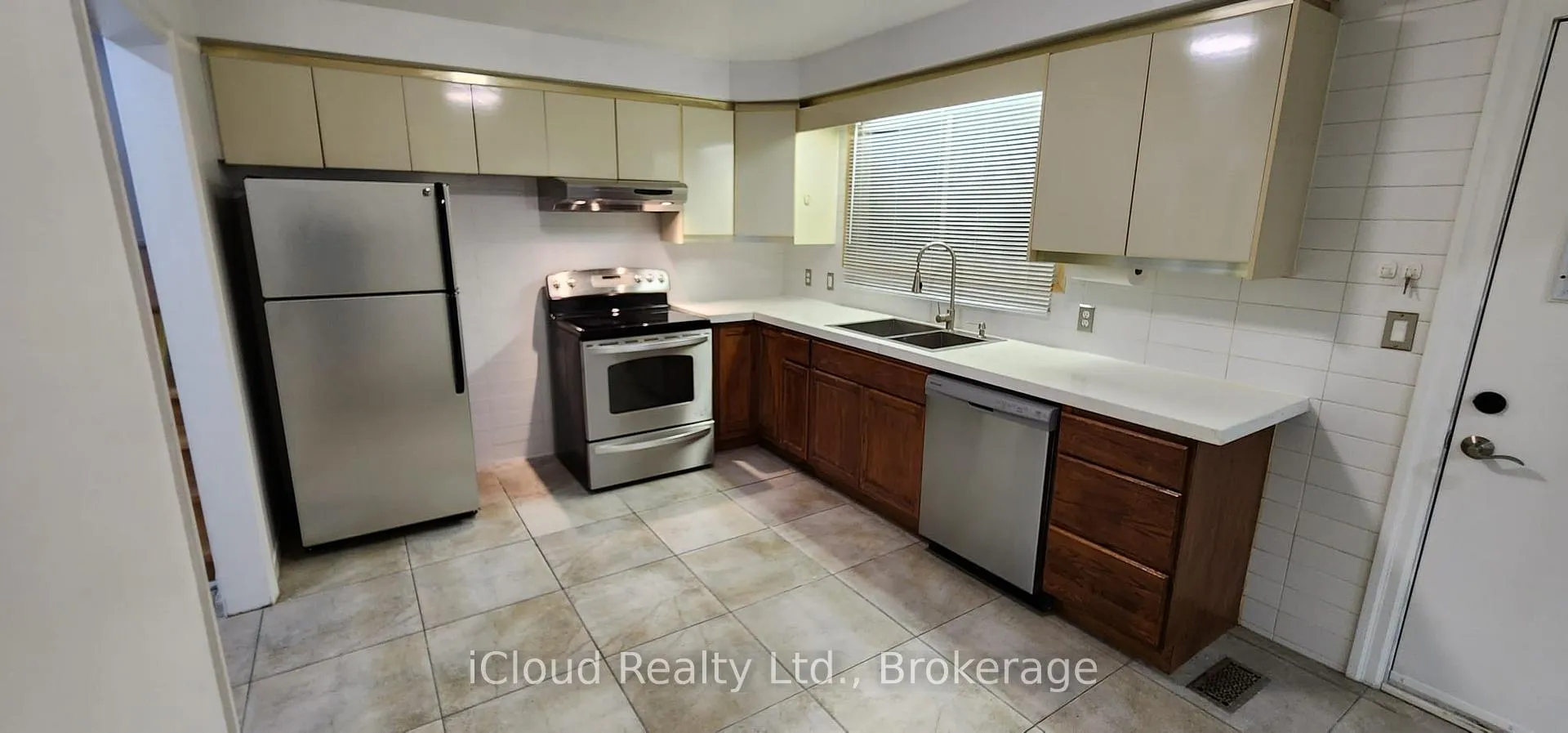 Photo 18 of 131 Victor Boulevard, Hamilton, Greeningdon — HOMEH