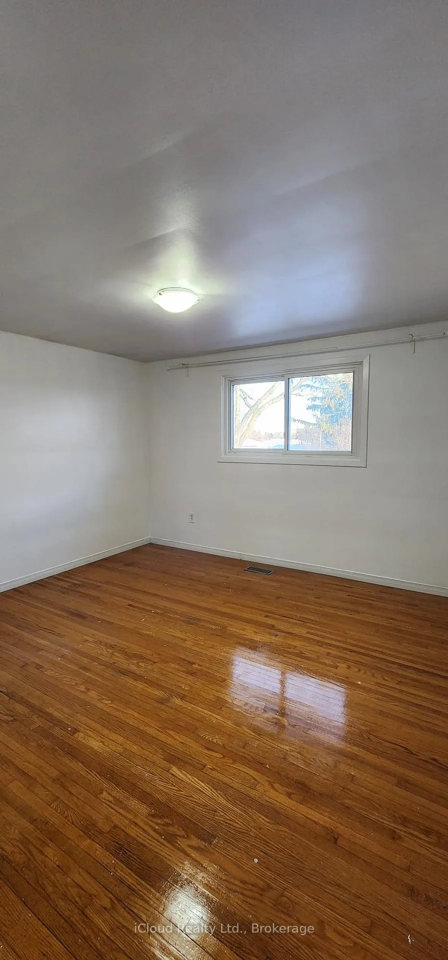 Photo 24 of 131 Victor Boulevard, Hamilton, Greeningdon — HOMEH