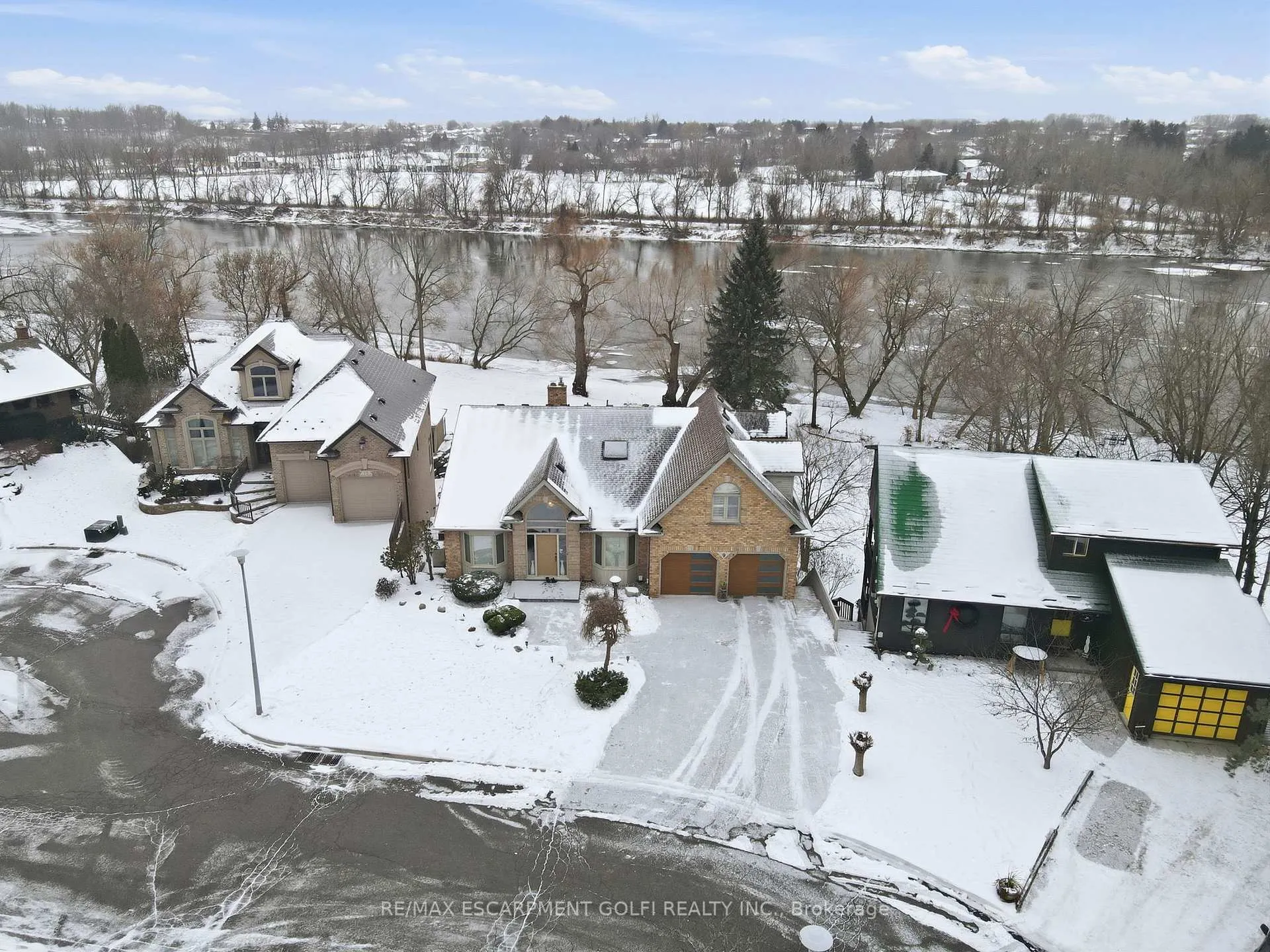 Photo 2 of 9 Lamb Court, Haldimand — HOMEH