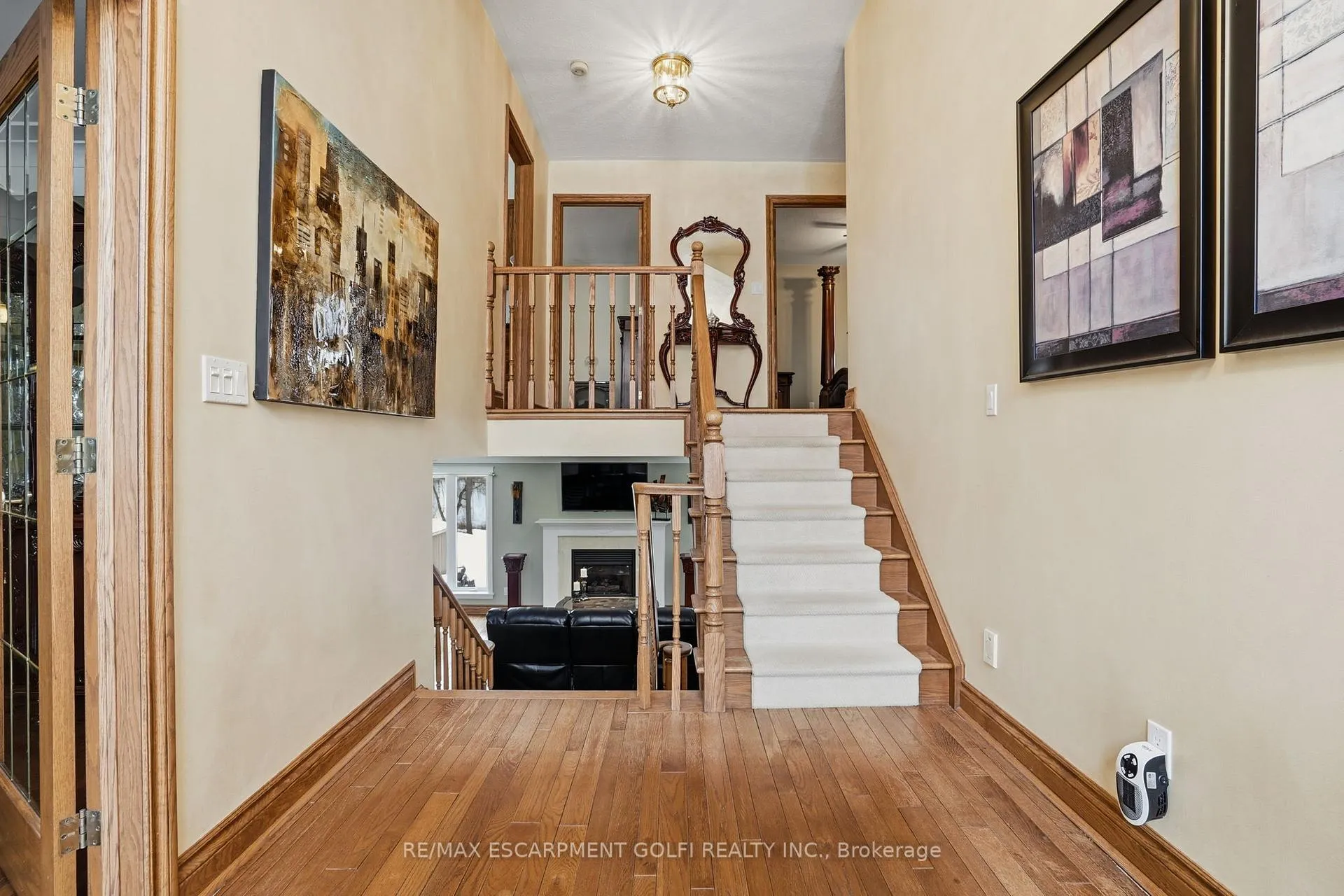 Photo 3 of 9 Lamb Court, Haldimand — HOMEH