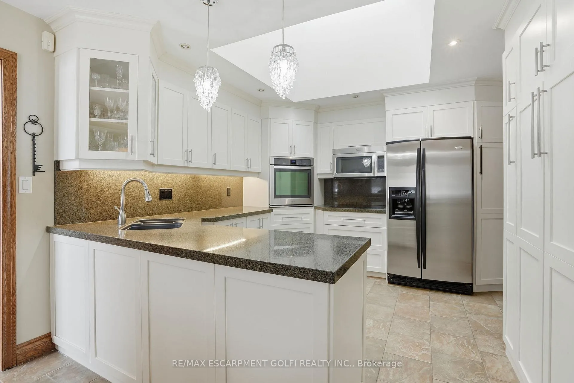Photo 4 of 9 Lamb Court, Haldimand — HOMEH