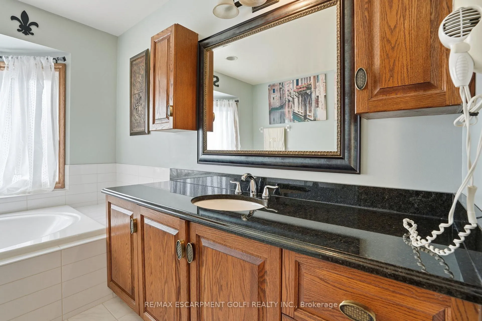Photo 13 of 9 Lamb Court, Haldimand — HOMEH