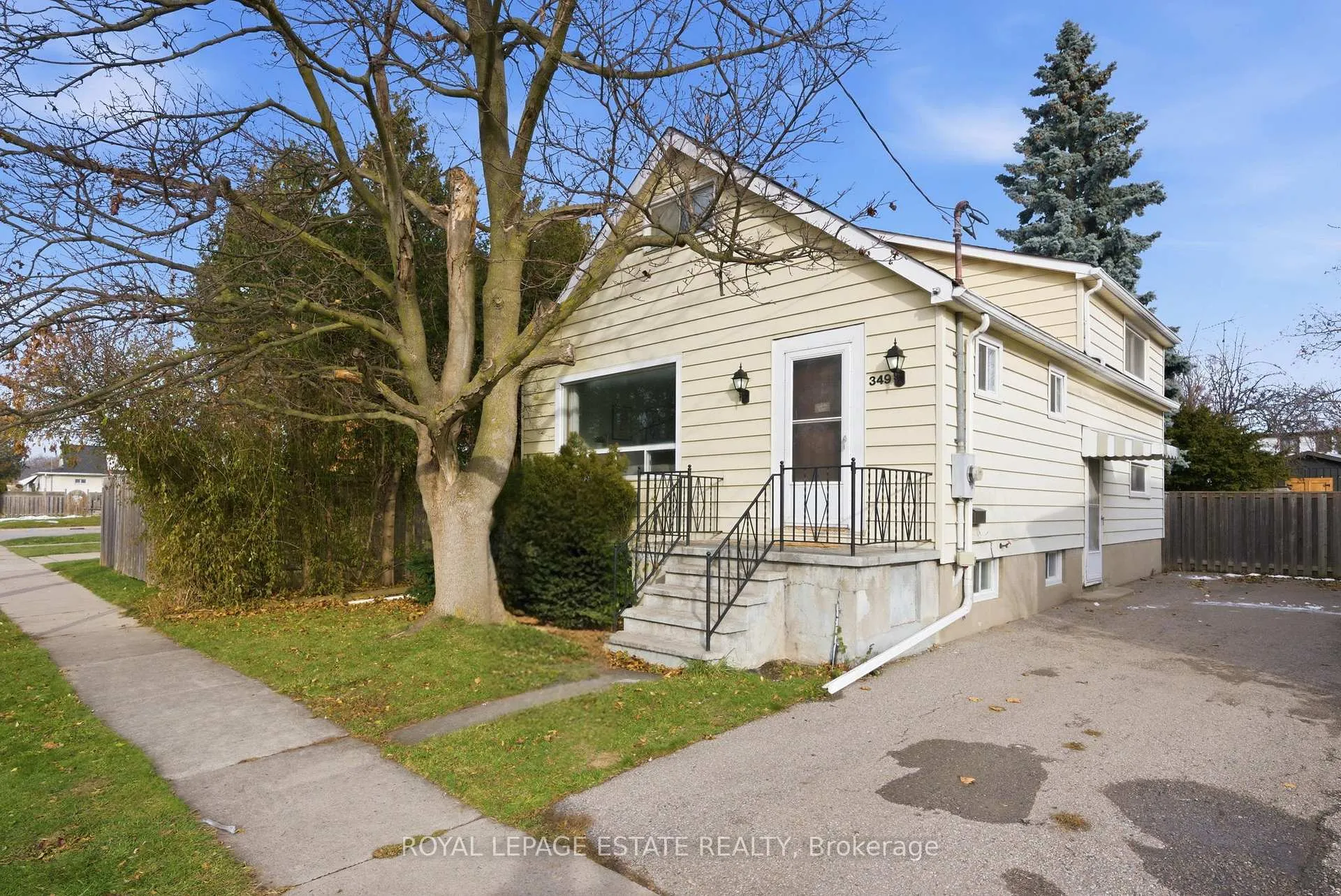 Front of 349 Oshawa Boulevard S