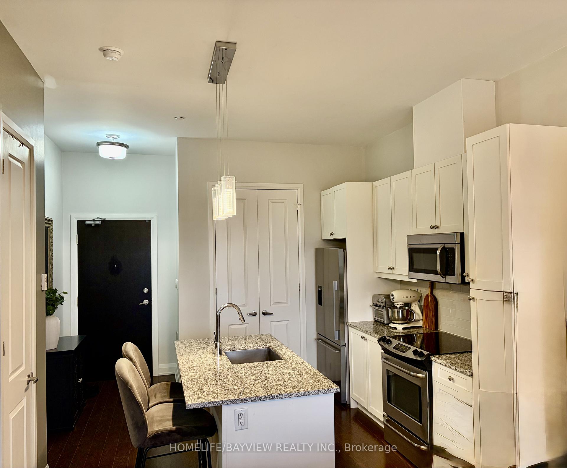 Photo 4 of Unit 415, 15277 Yonge Street, Aurora, Aurora Village — HOMEH