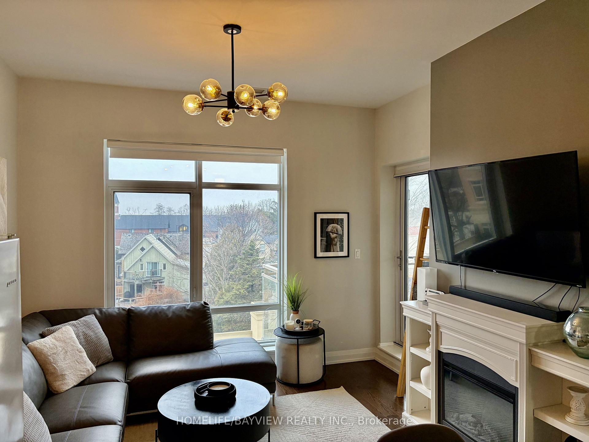 Photo 7 of Unit 415, 15277 Yonge Street, Aurora, Aurora Village — HOMEH