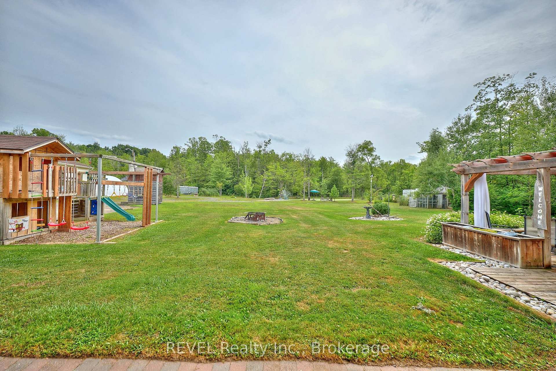 Photo 8 of 740 Highway 20, Pelham, Fenwick — HOMEH