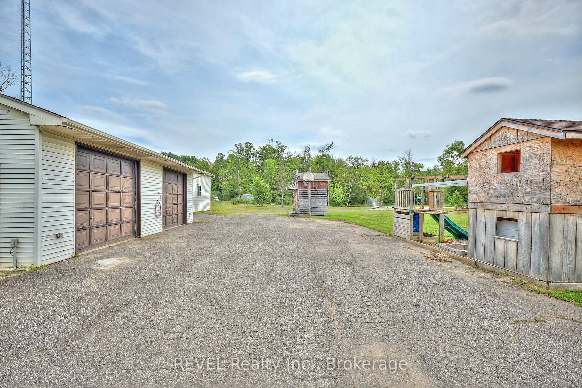 Photo 11 of 740 Highway 20, Pelham, Fenwick — HOMEH