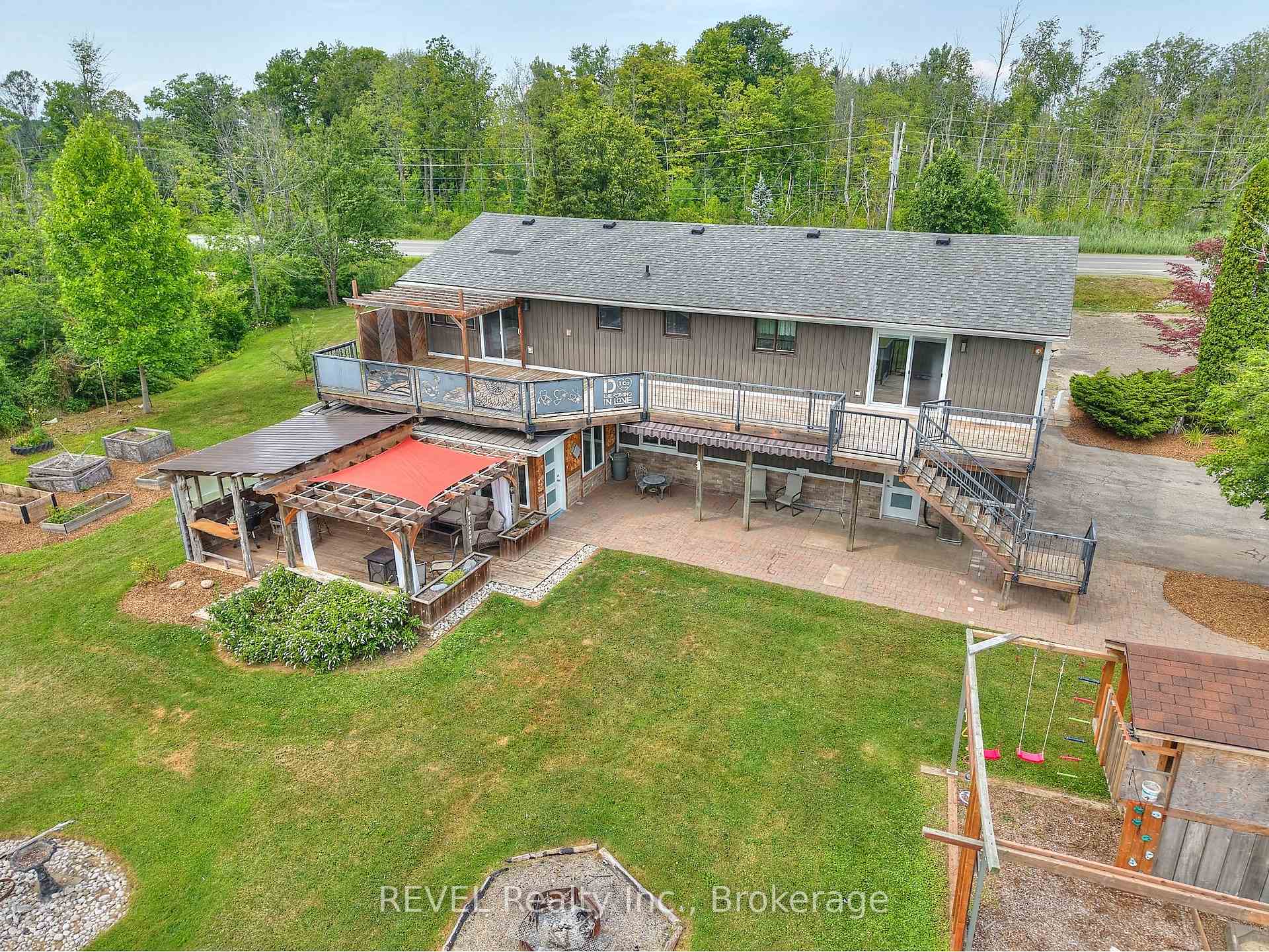 Photo 13 of 740 Highway 20, Pelham, Fenwick — HOMEH