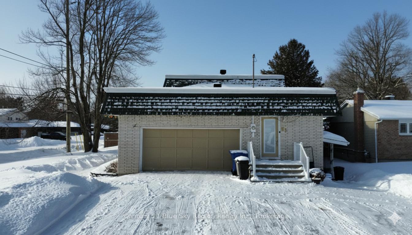 Photo 3 of 61 Third Street, West Nipissing, Sturgeon Falls — HOMEH