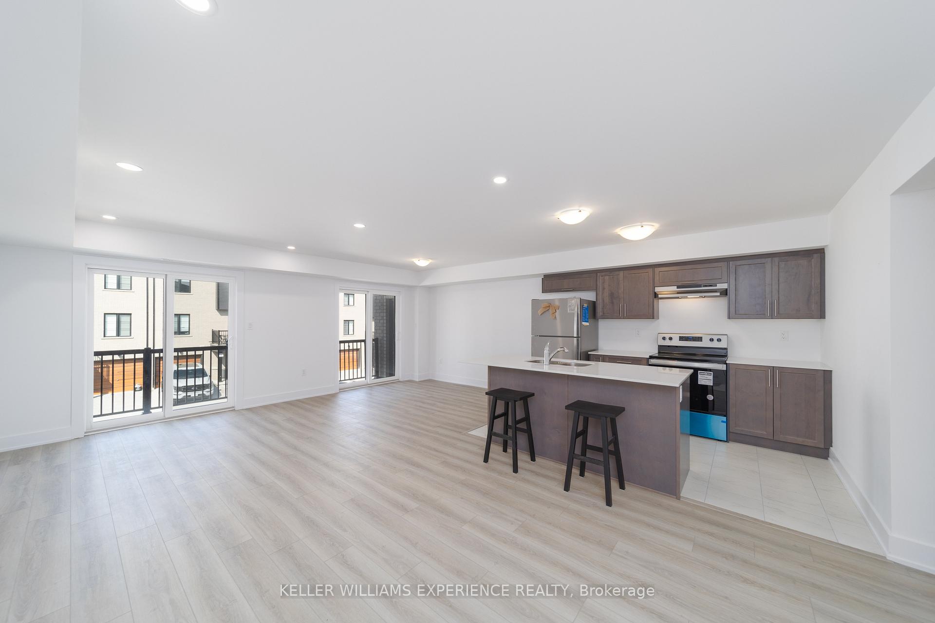Photo 3 of Unit 5, 32 Wagon Lane, Barrie, Innis-Shore — HOMEH