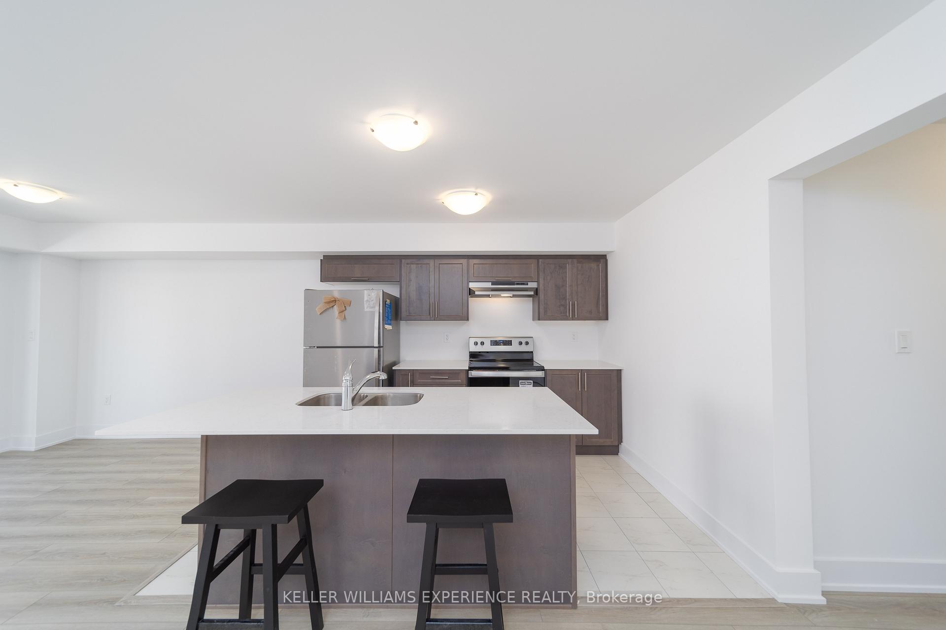 Photo 4 of Unit 5, 32 Wagon Lane, Barrie, Innis-Shore — HOMEH